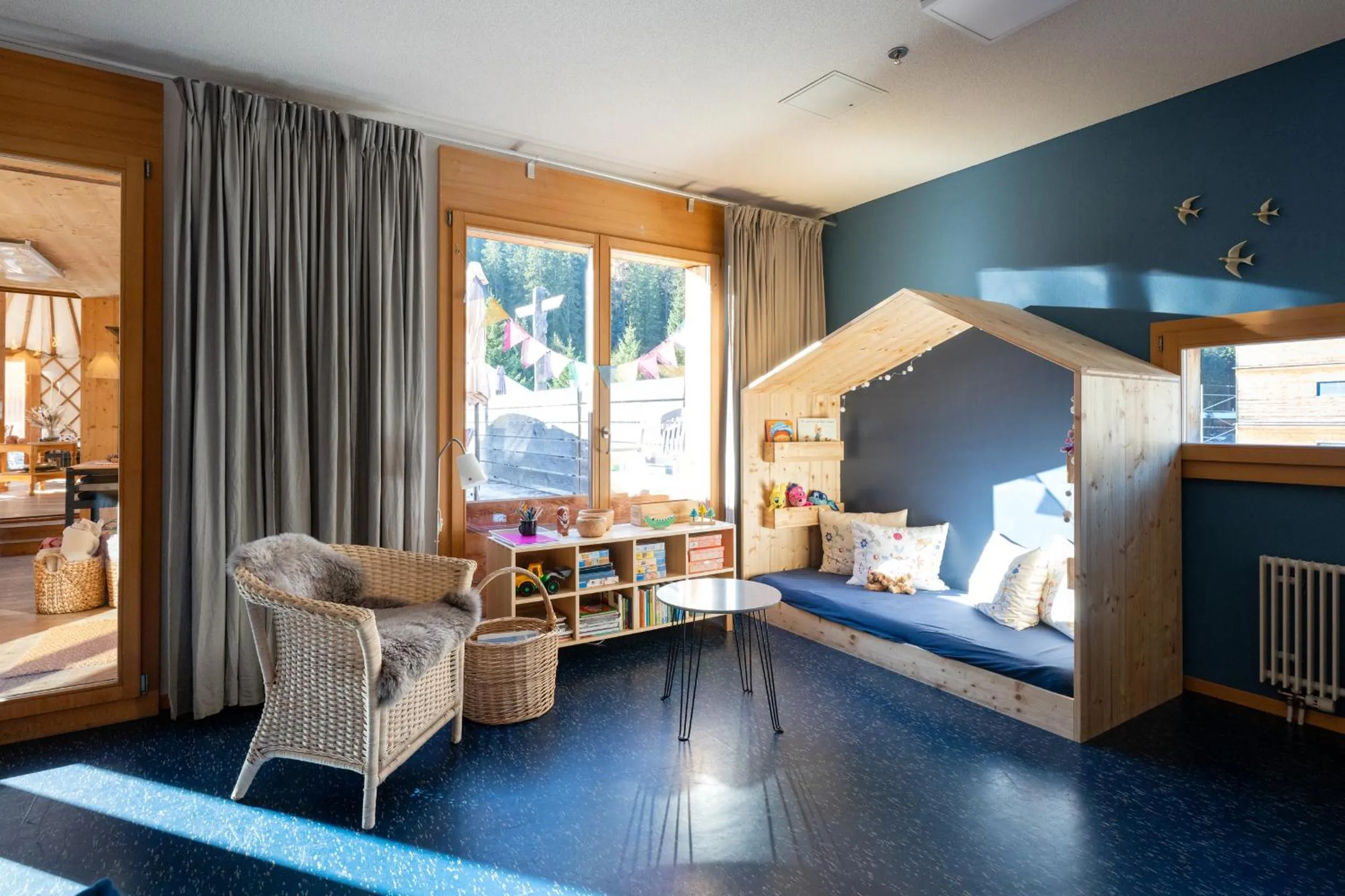 Restaurant/places to eat, Bed in Shima-Davos