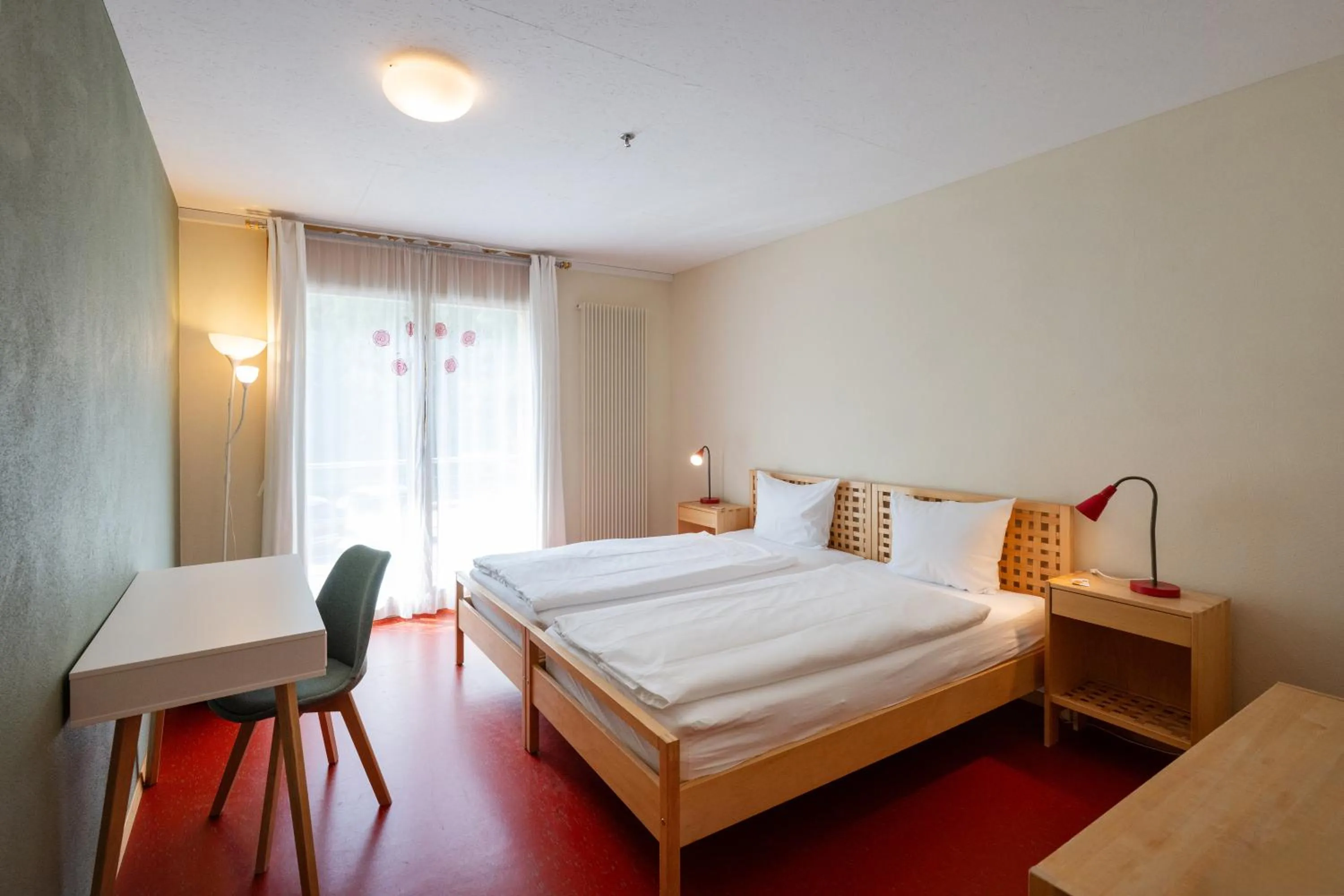 Photo of the whole room, Bed in Shima-Davos