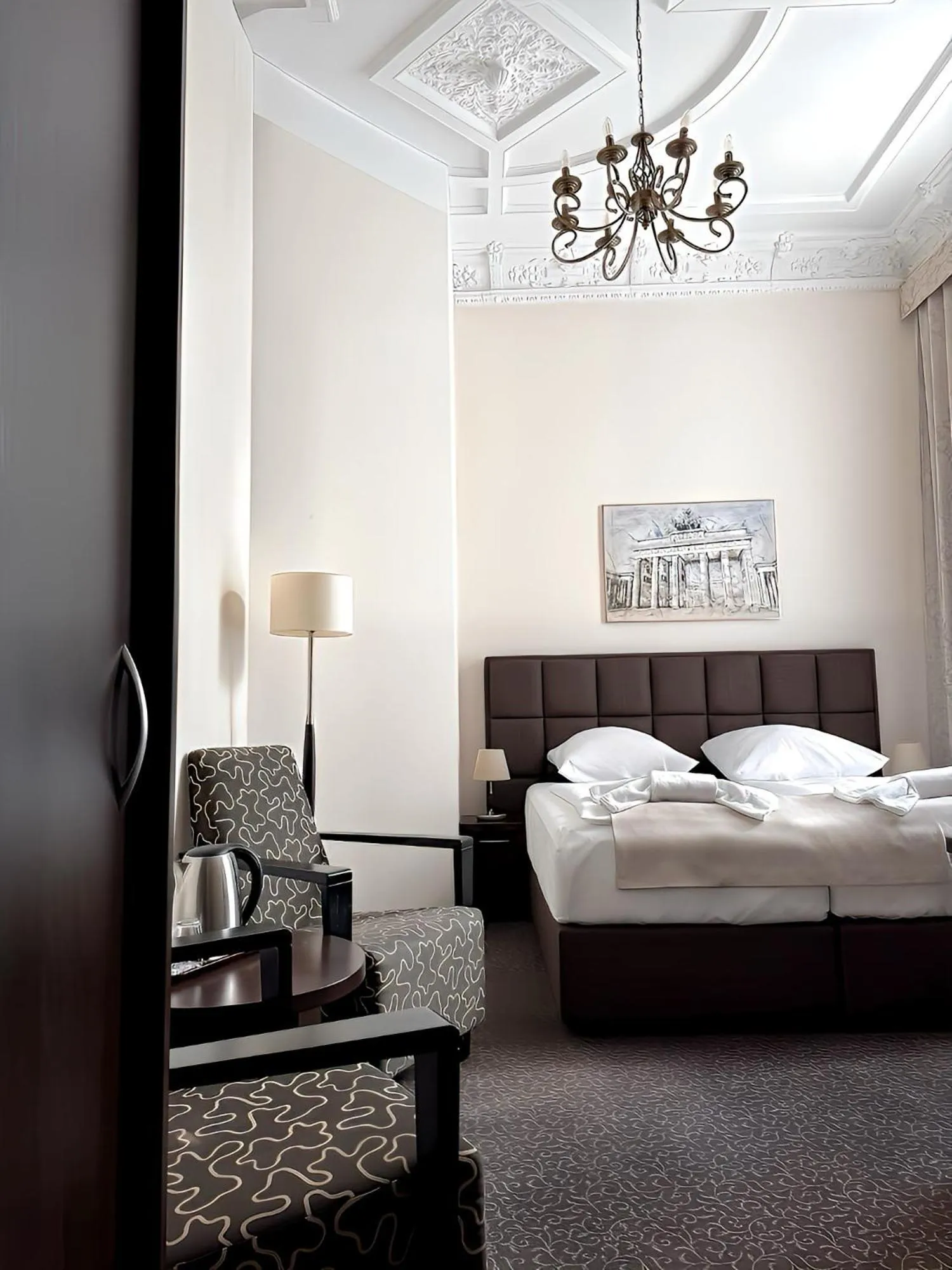 Photo of the whole room, Bed in Upper Room Hotel Kurfürstendamm