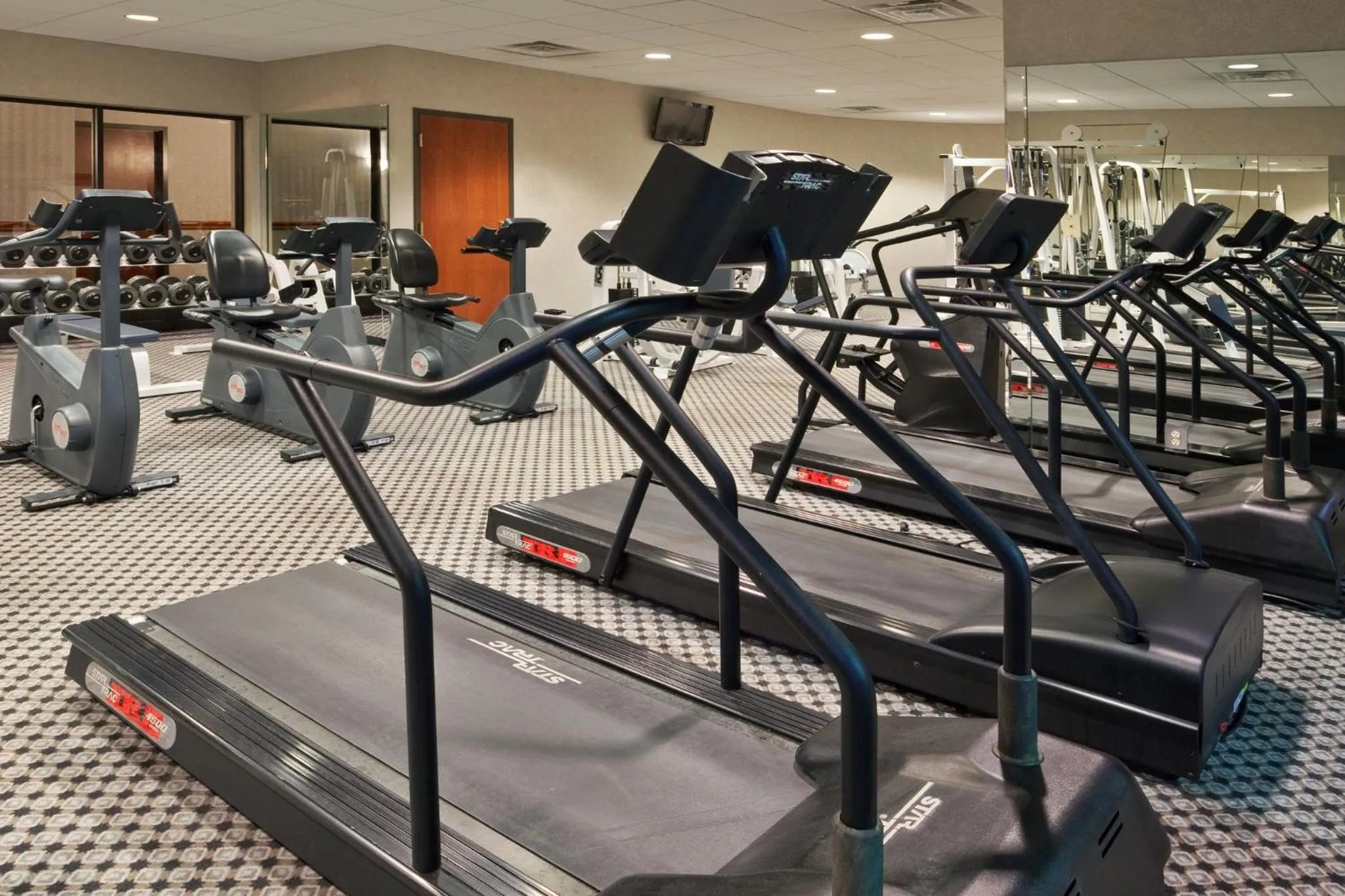 Fitness centre/facilities in Holiday Inn Express Hotel & Suites - Belleville Area by IHG