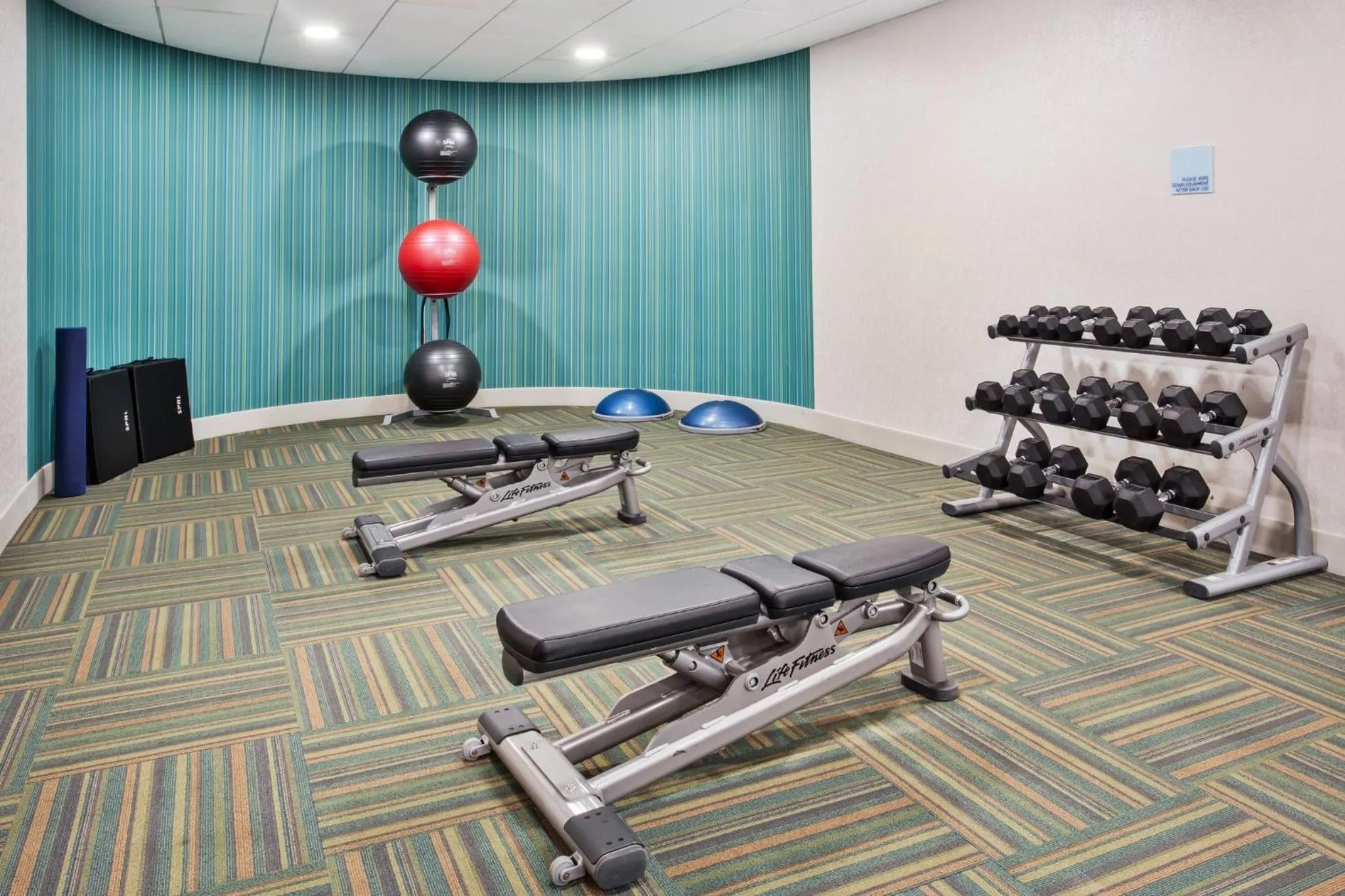 Spa and wellness centre/facilities in Holiday Inn Express Hotel & Suites - Belleville Area by IHG