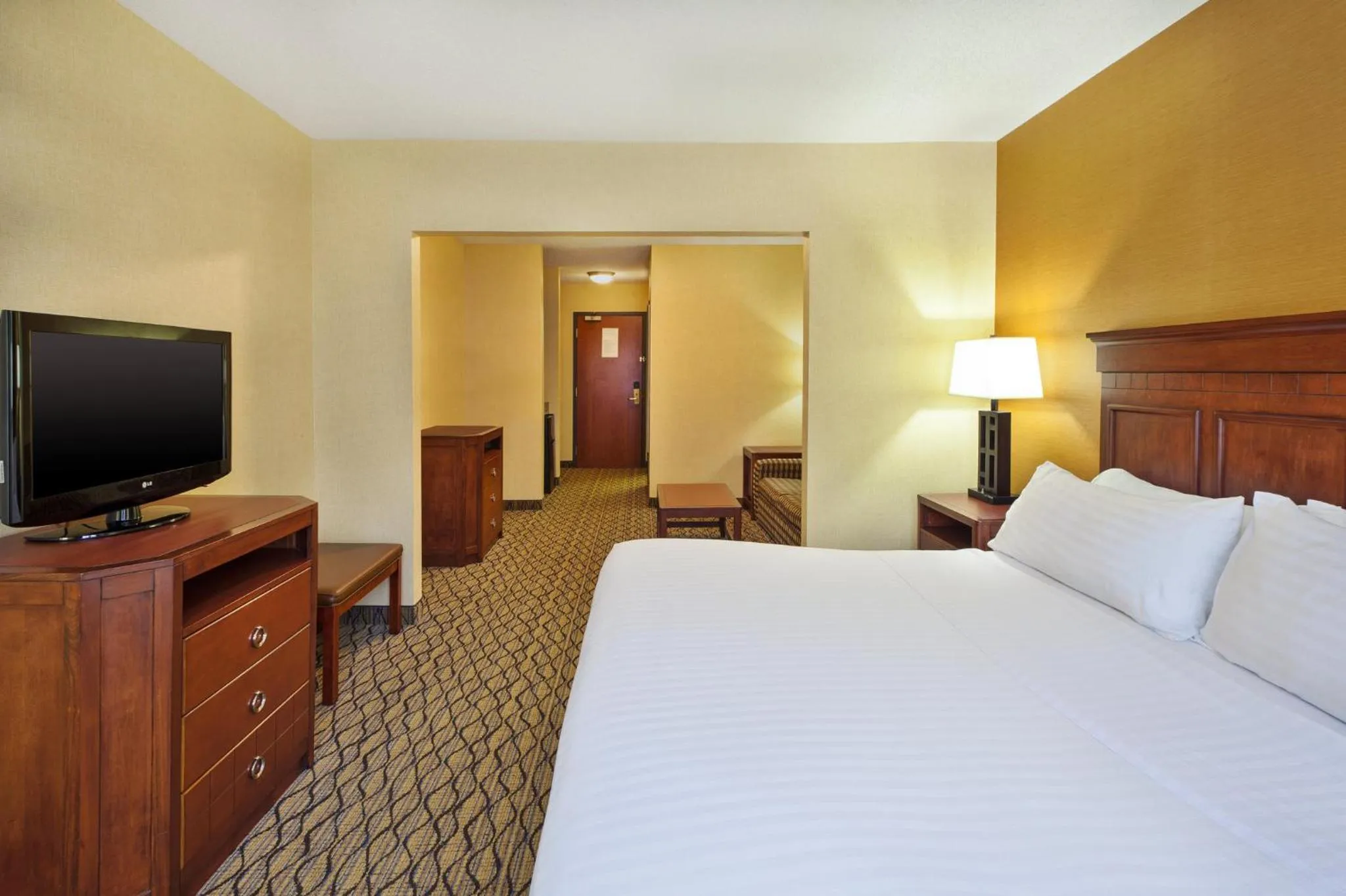 Photo of the whole room, Bed in Holiday Inn Express Hotel & Suites - Belleville Area by IHG