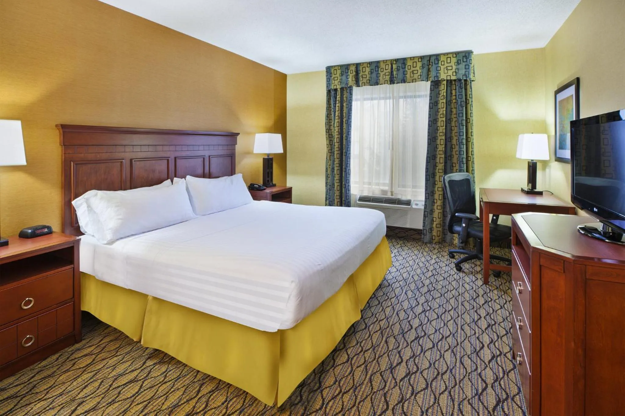 Photo of the whole room, Bed in Holiday Inn Express Hotel & Suites - Belleville Area by IHG
