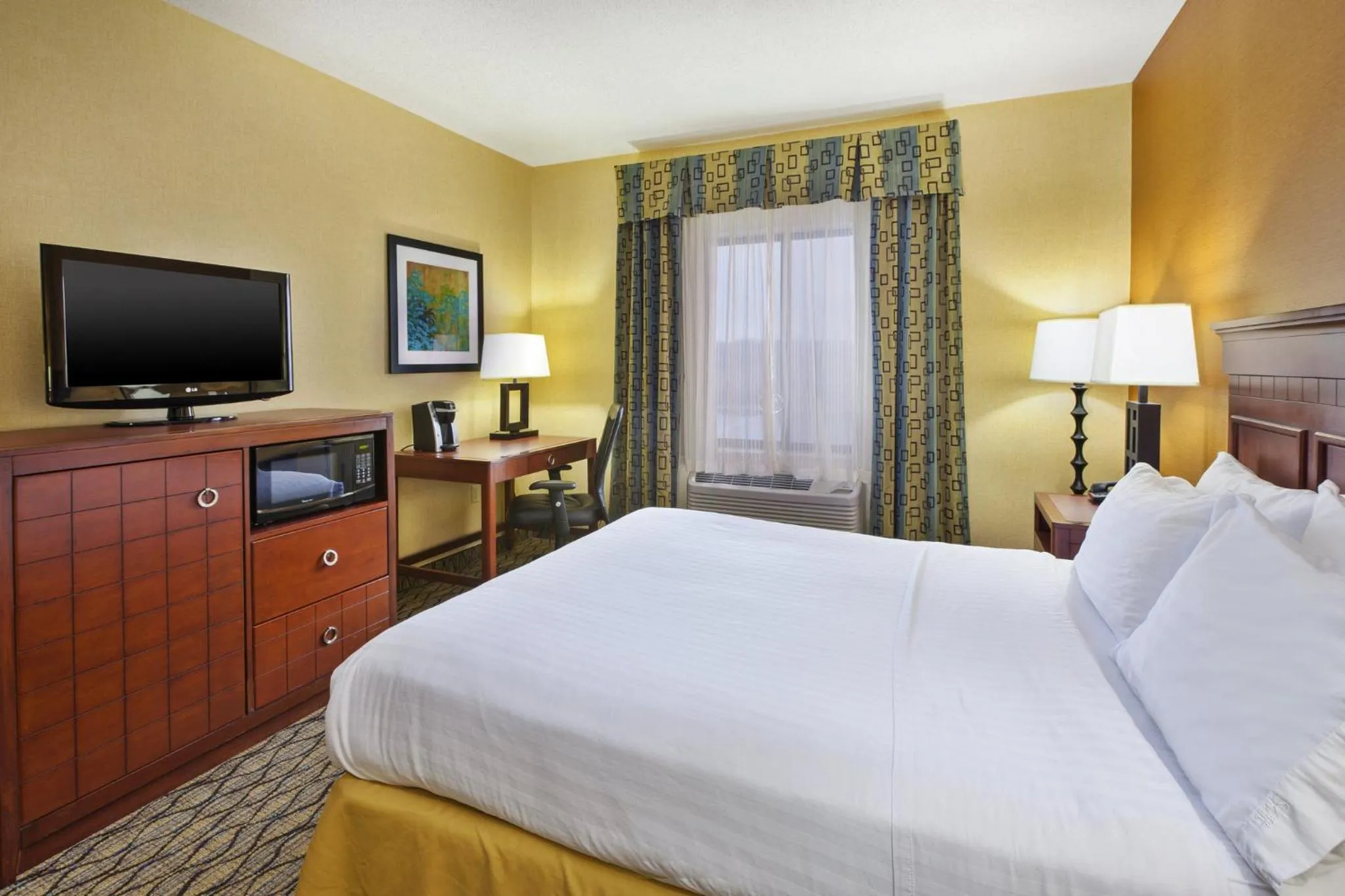 Photo of the whole room, Bed in Holiday Inn Express Hotel & Suites - Belleville Area by IHG