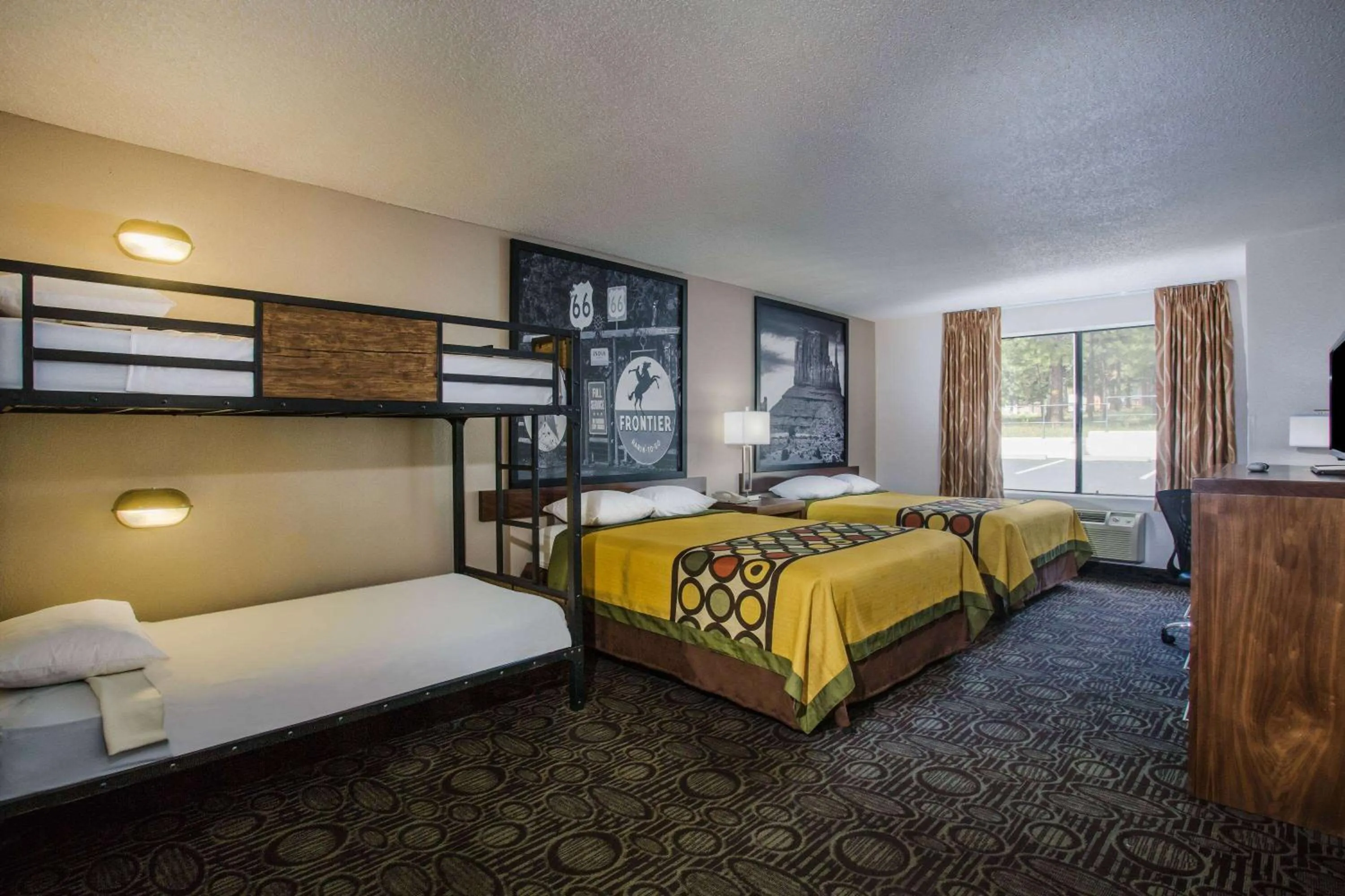 Photo of the whole room, Bed in Super 8 by Wyndham Flagstaff