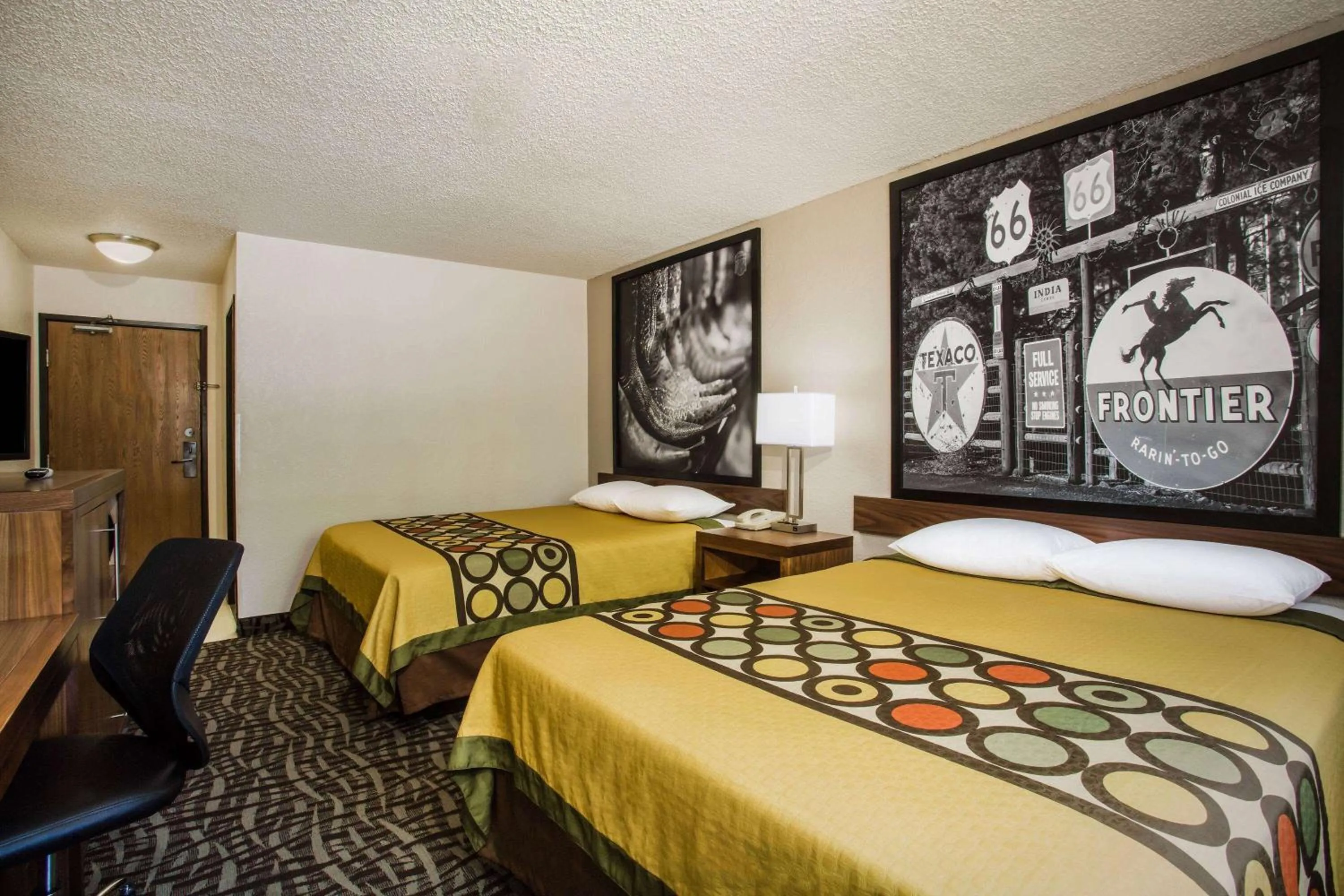 Photo of the whole room, Bed in Super 8 by Wyndham Flagstaff