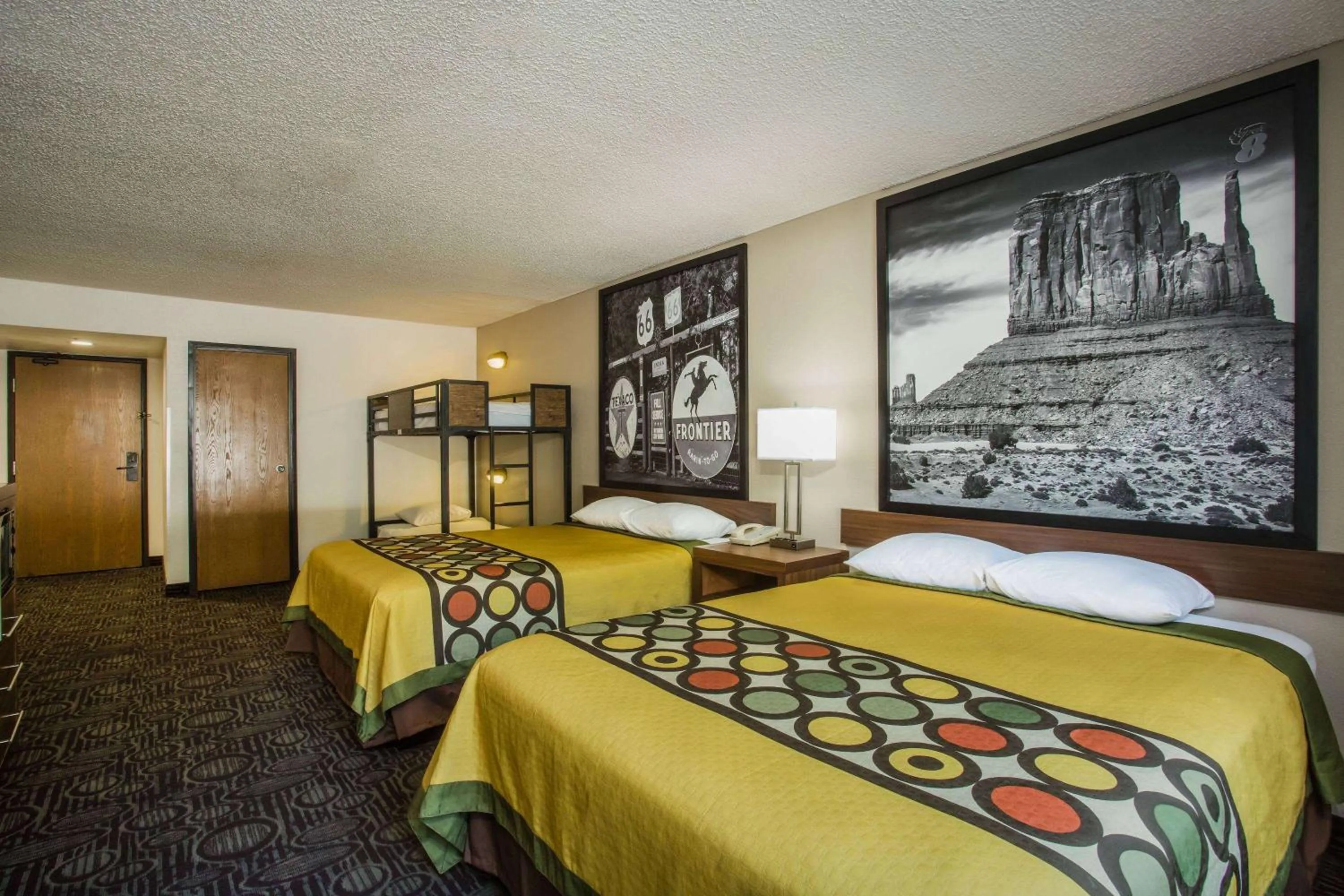 Photo of the whole room, Bed in Super 8 by Wyndham Flagstaff