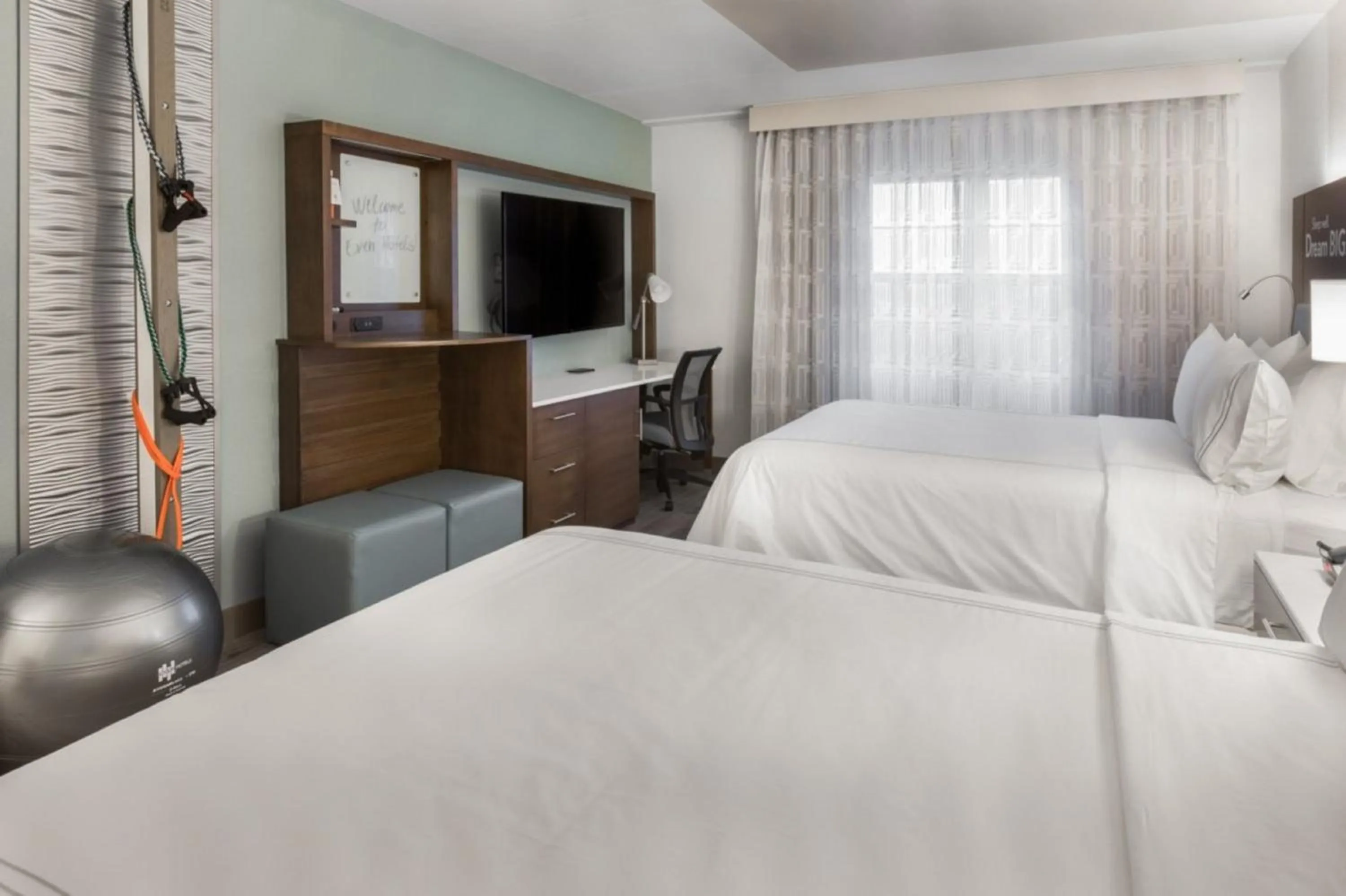 Photo of the whole room, Bed in EVEN Hotel Chicago - Tinley Park - Convention Center by IHG