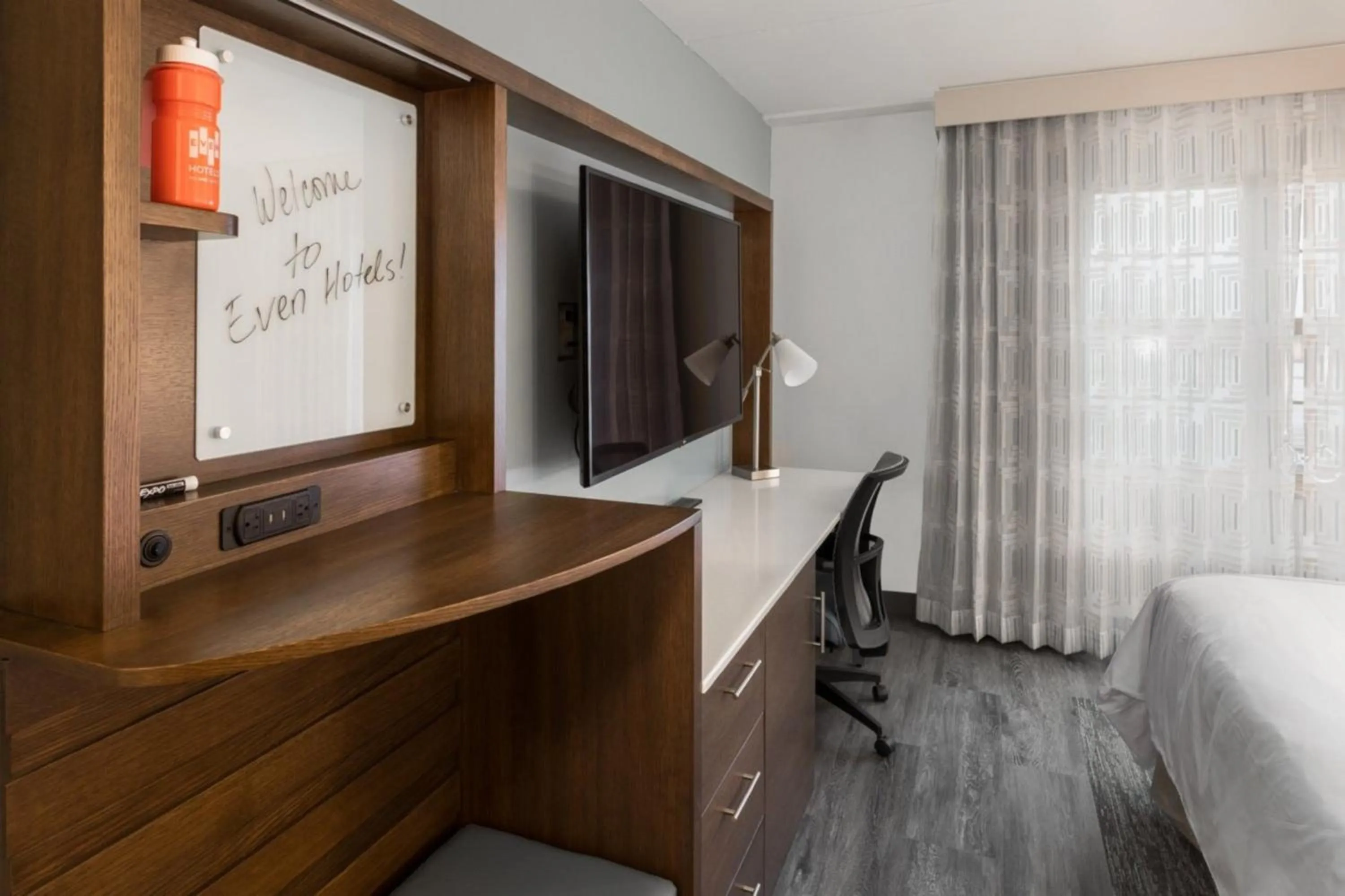 Bedroom, Bed in EVEN Hotel Chicago - Tinley Park - Convention Center by IHG