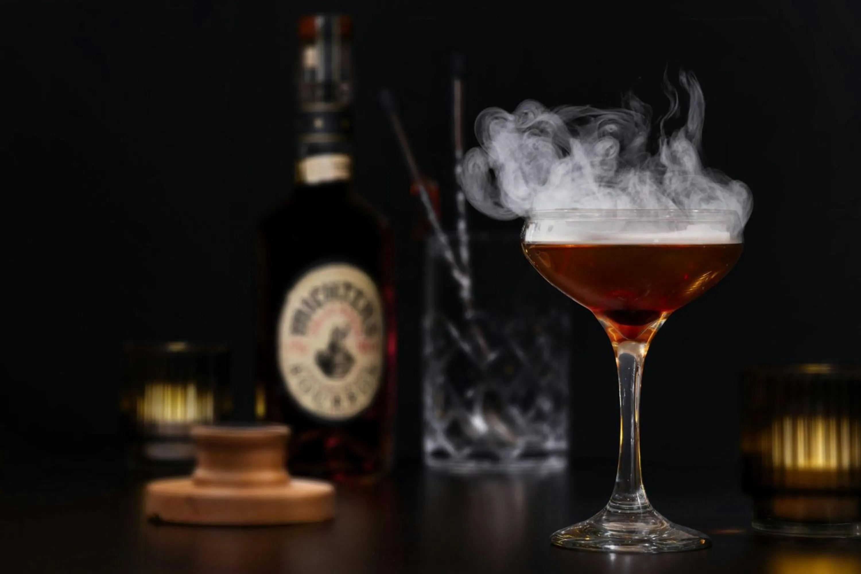 Lounge or bar in AC Hotel by Marriott Portland Lake Oswego