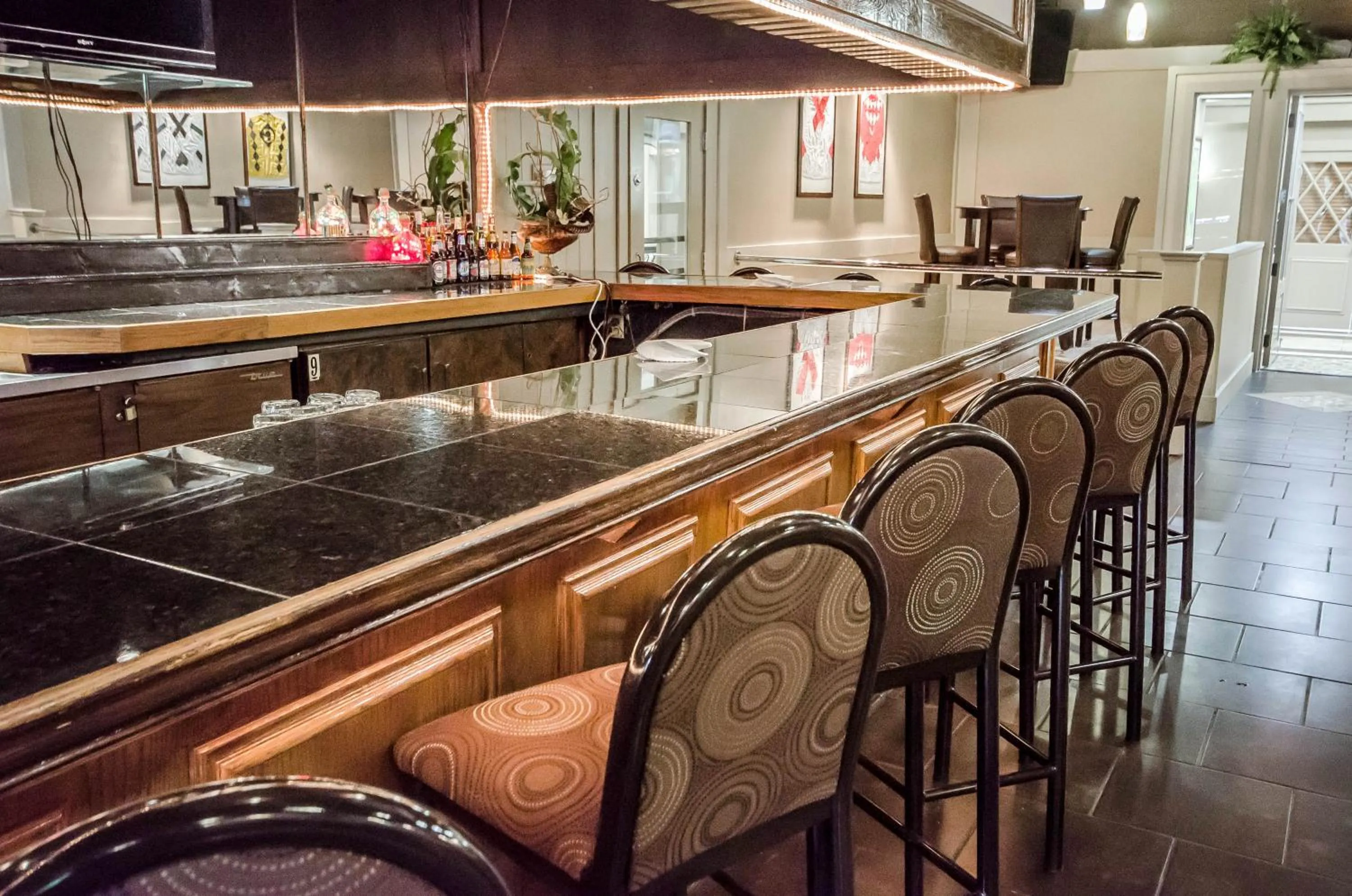 Lounge or bar in Radisson Hotel Louisville North