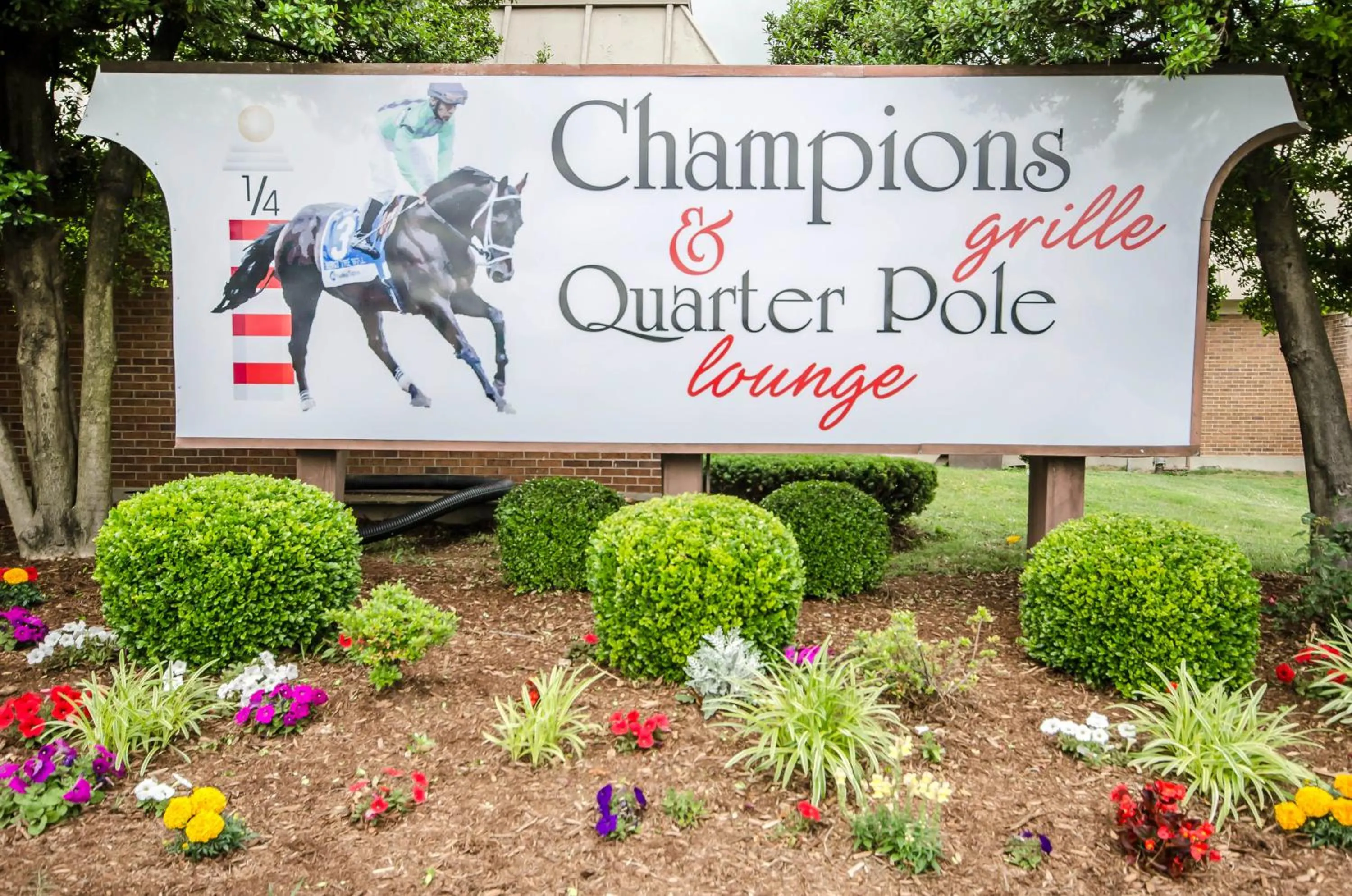 Restaurant/places to eat in Radisson Hotel Louisville North