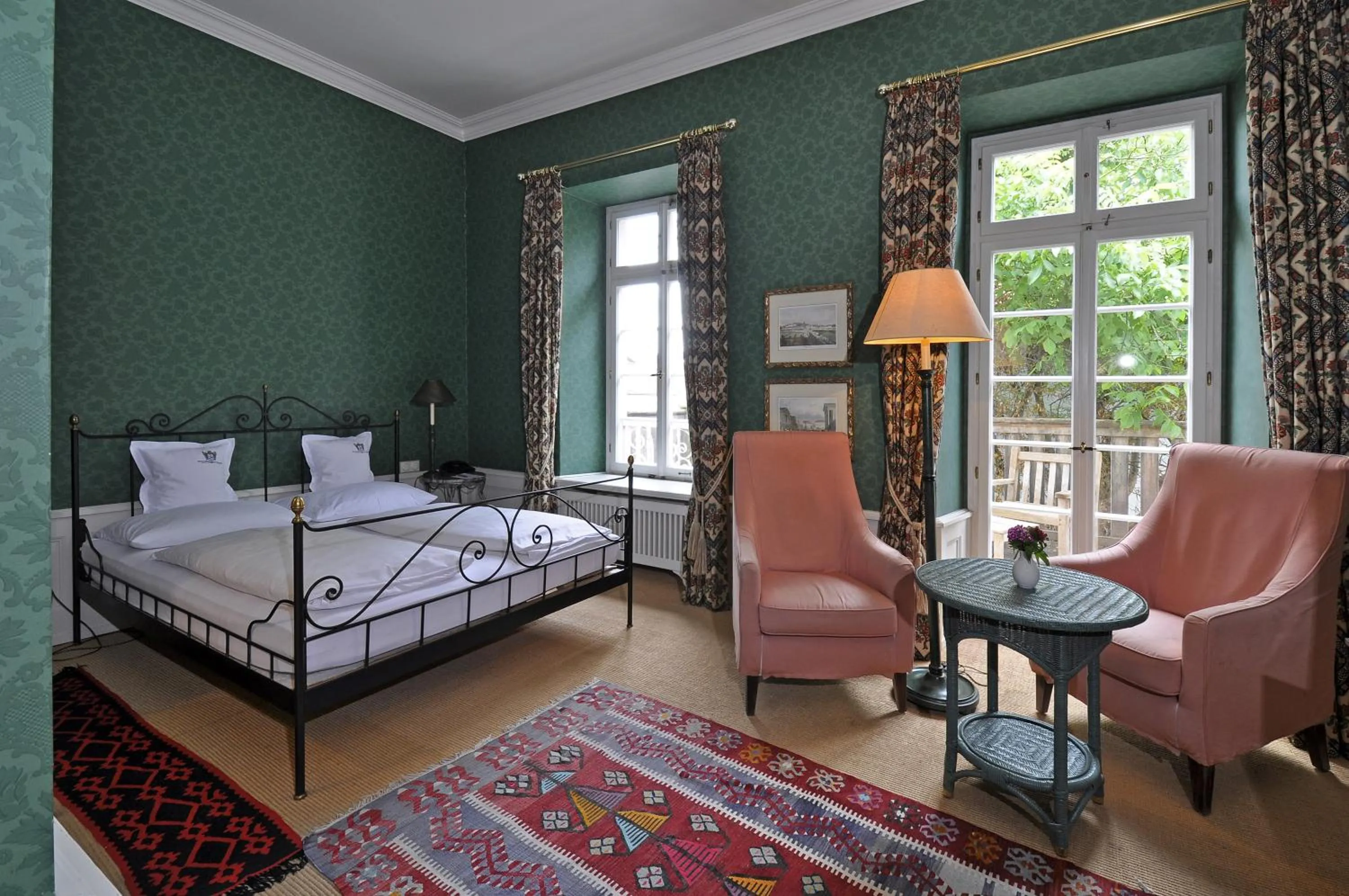 Photo of the whole room, Bed in Herrenhaus von Löw