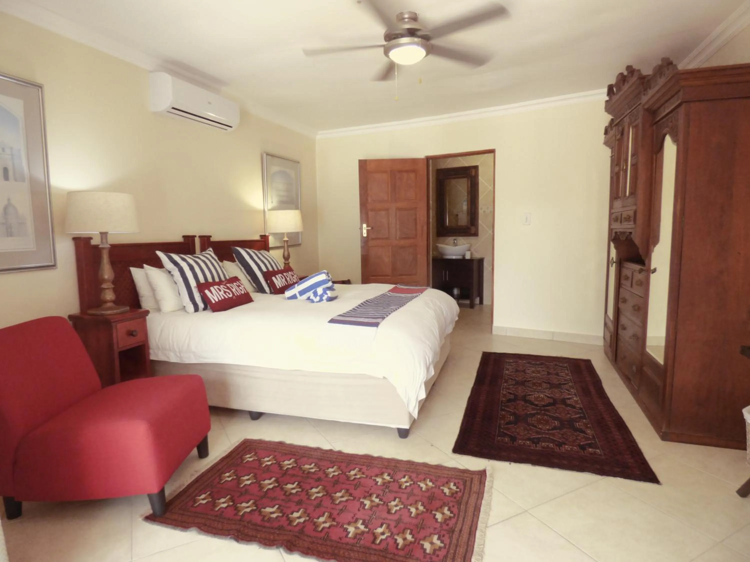 Bedroom, Bed in Turtle Bay Lodge