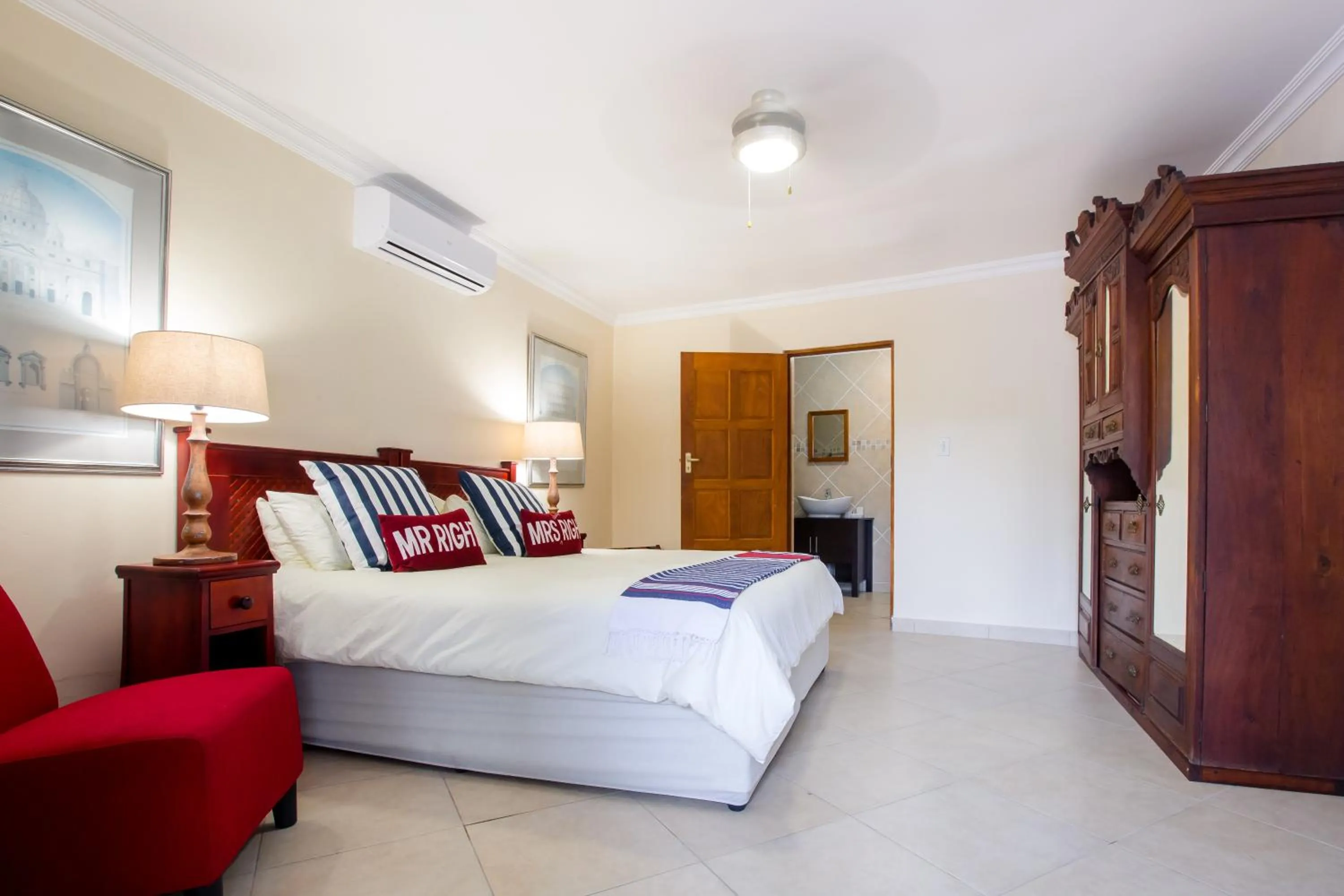 Photo of the whole room, Bed in Turtle Bay Lodge