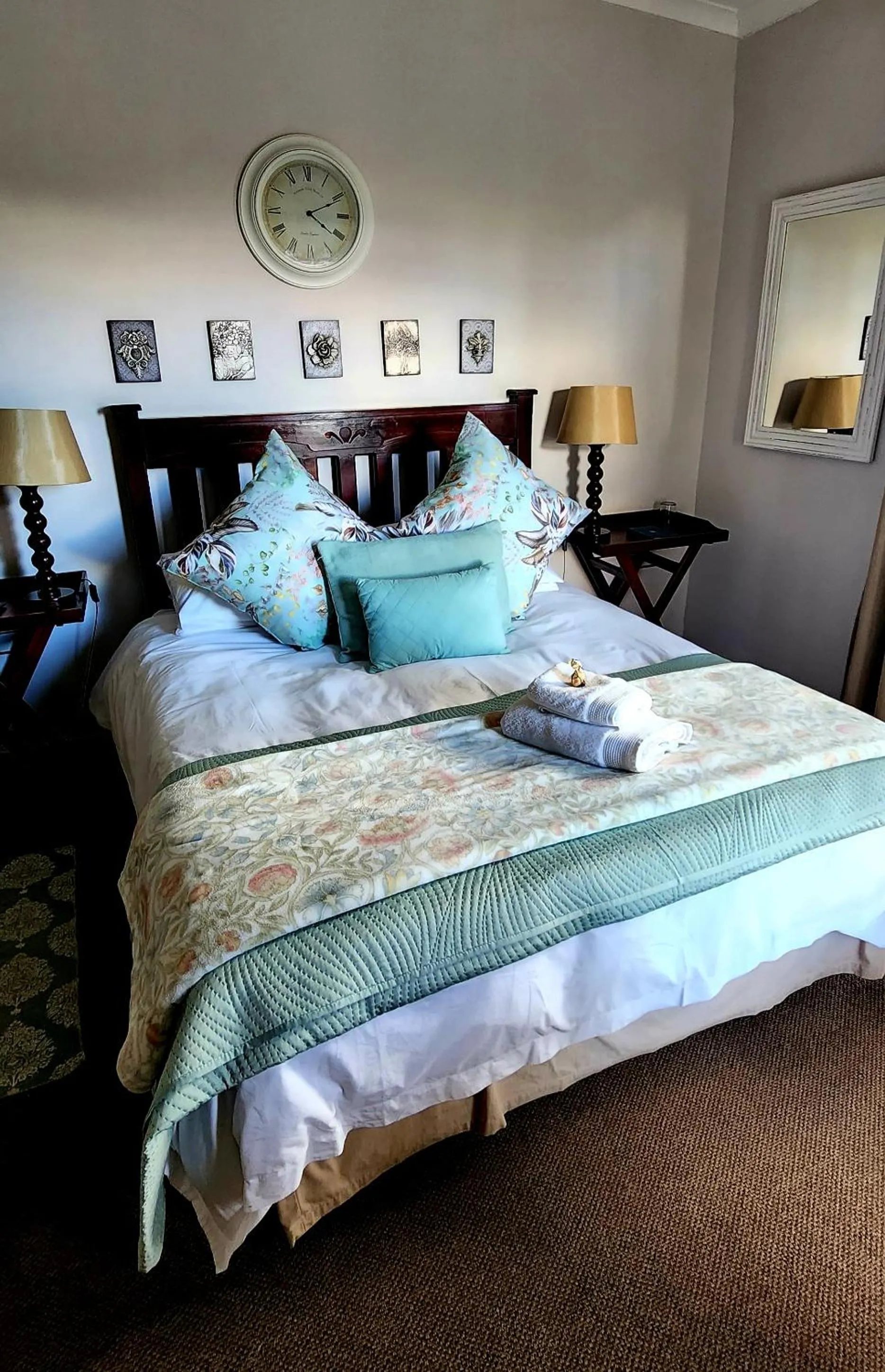 Bed in Ash River Lodge