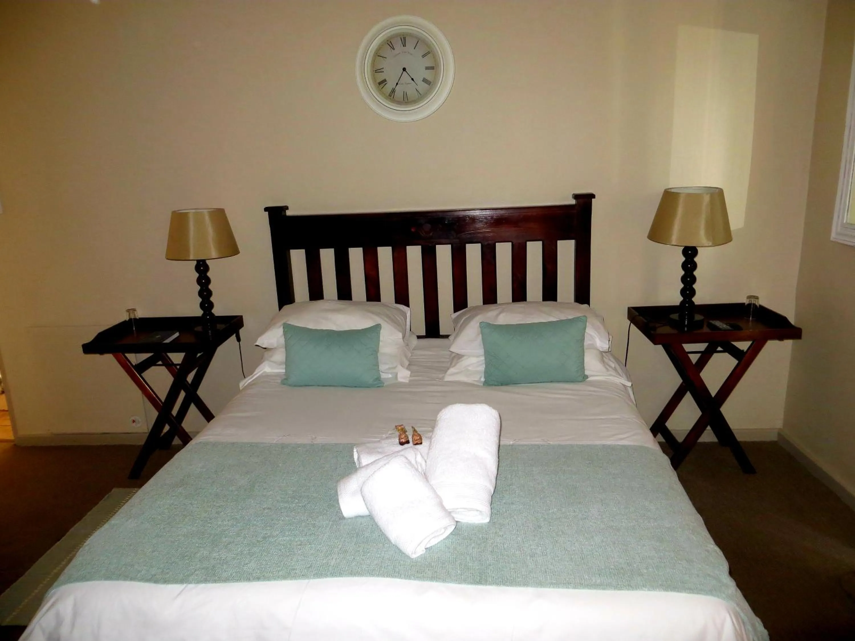 Bed in Ash River Lodge