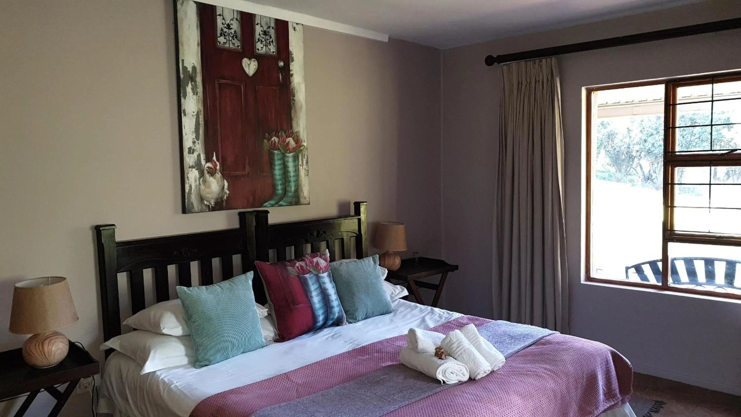 Bedroom, Bed in Ash River Lodge