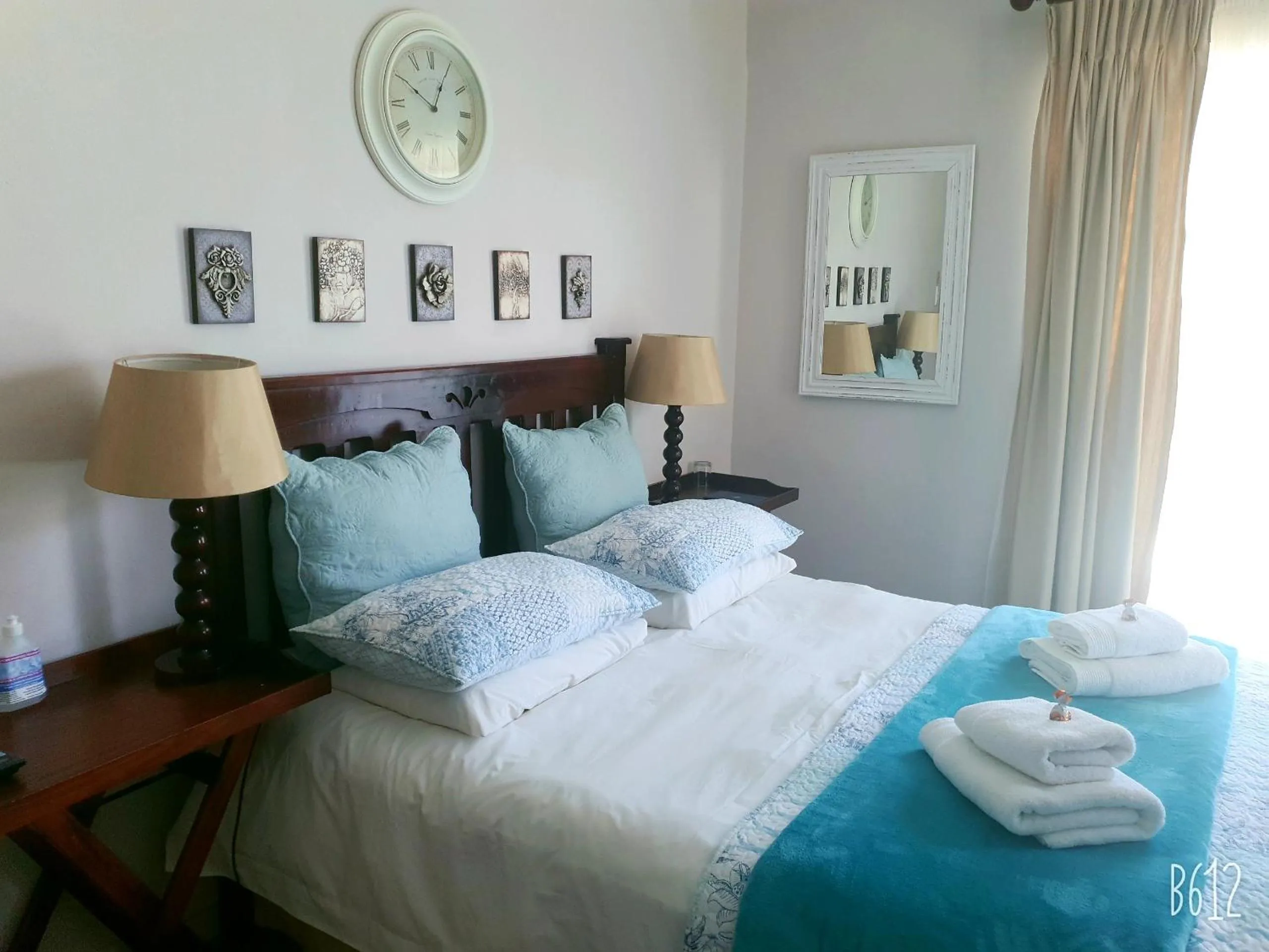 Bedroom, Bed in Ash River Lodge