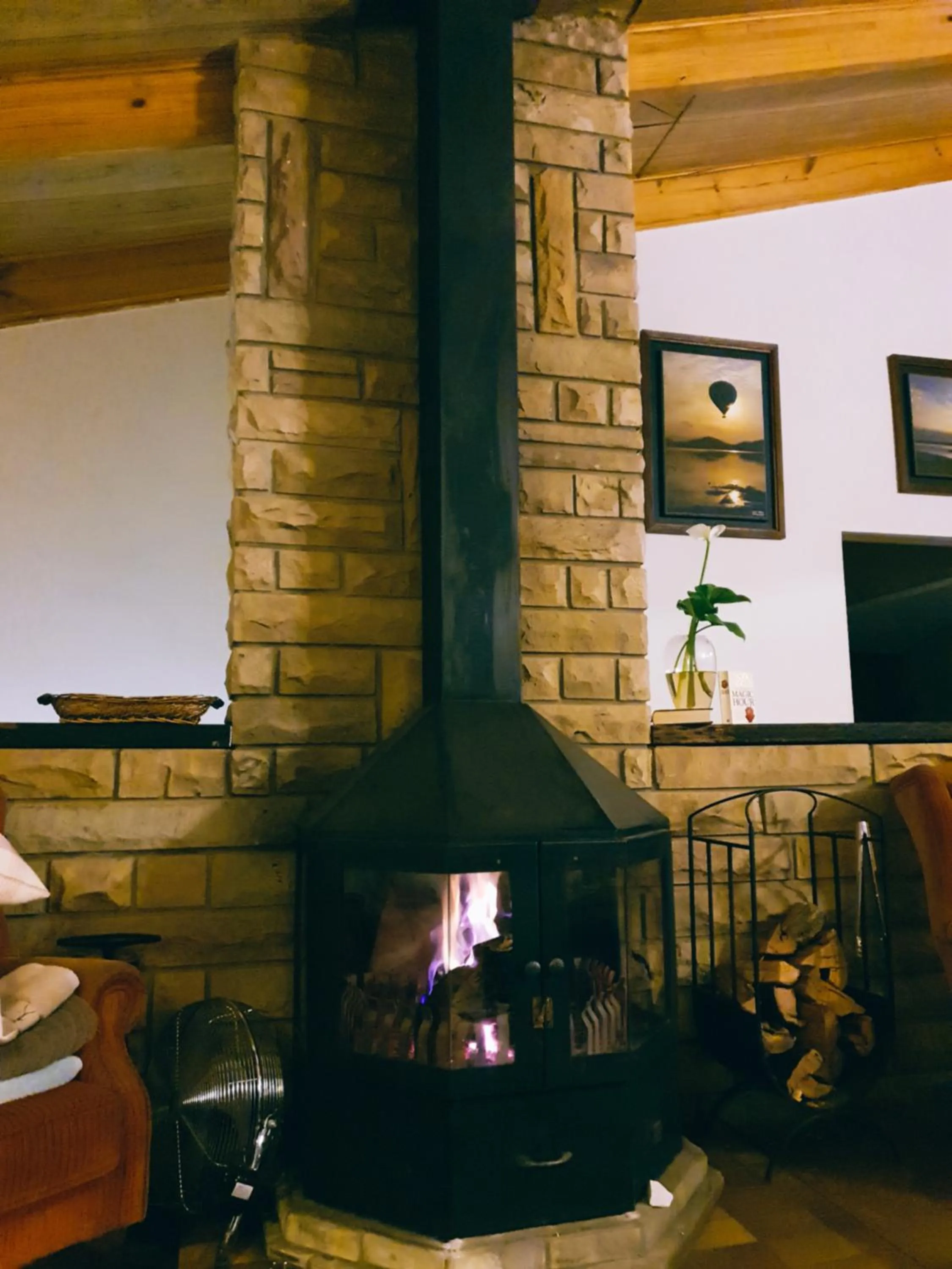 Lounge or bar in Ash River Lodge