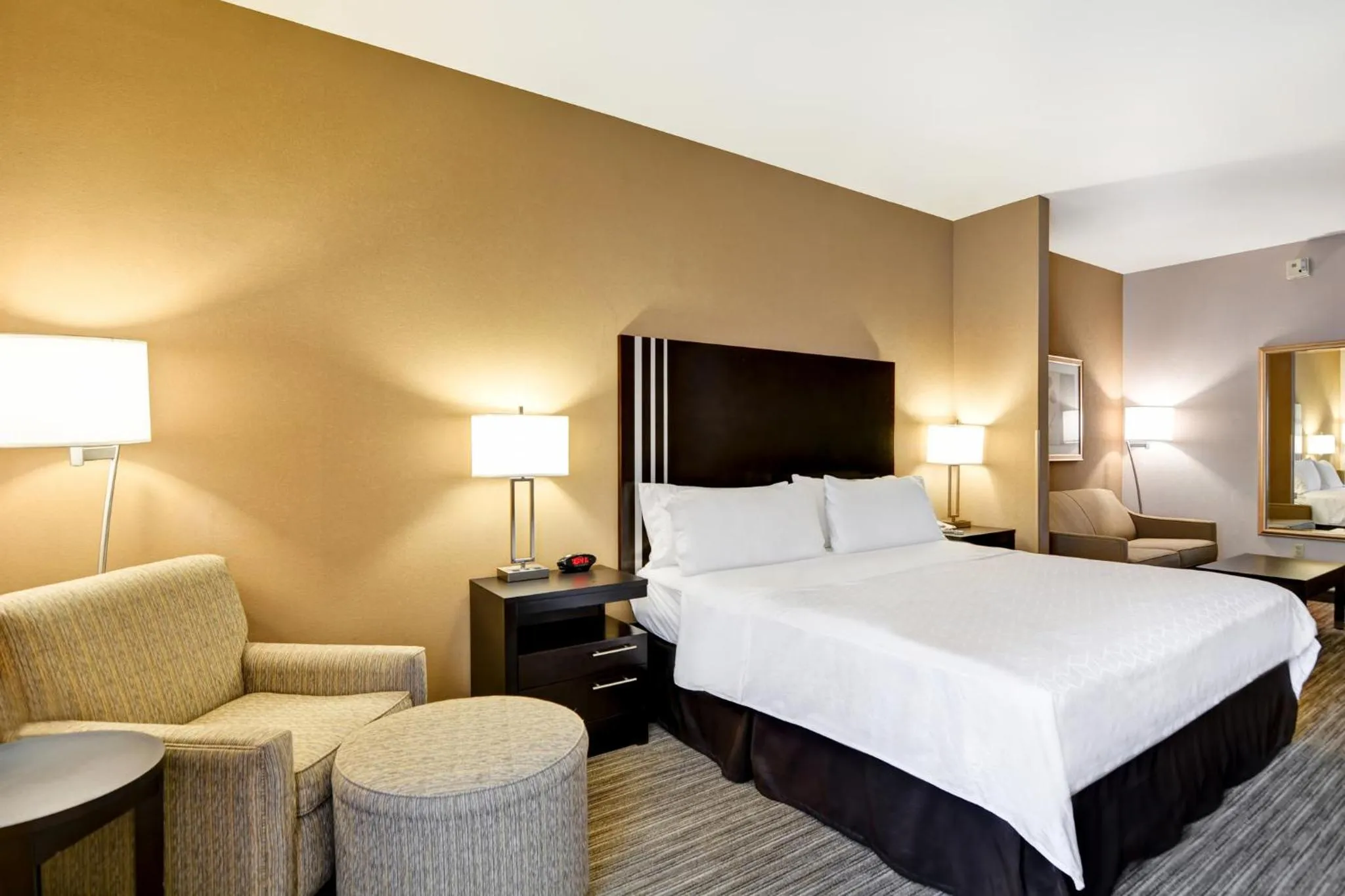Photo of the whole room, Bed in Holiday Inn Express Hotel & Suites Milwaukee-New Berlin by IHG