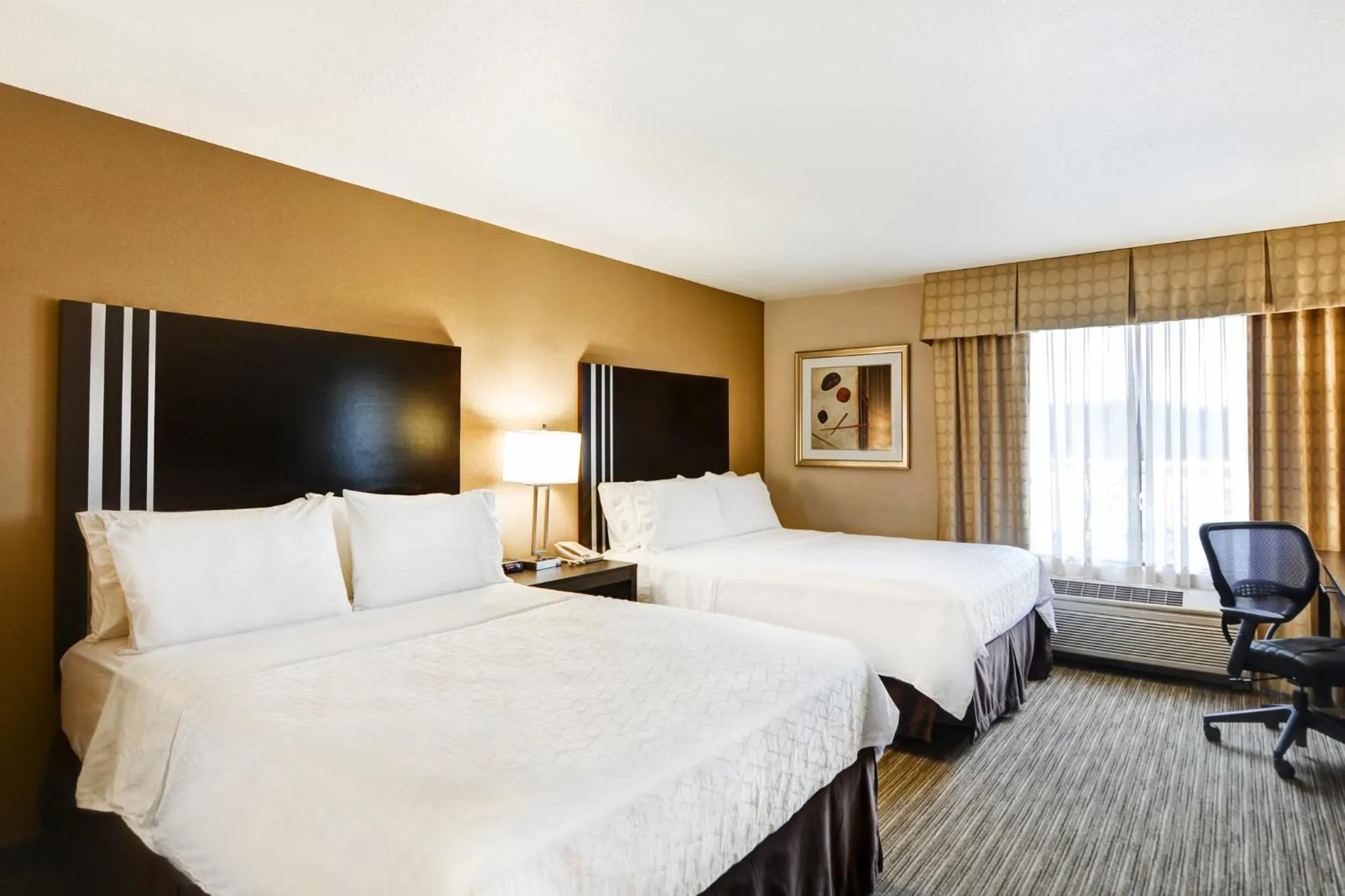 Bedroom, Bed in Holiday Inn Express Hotel & Suites Milwaukee-New Berlin by IHG