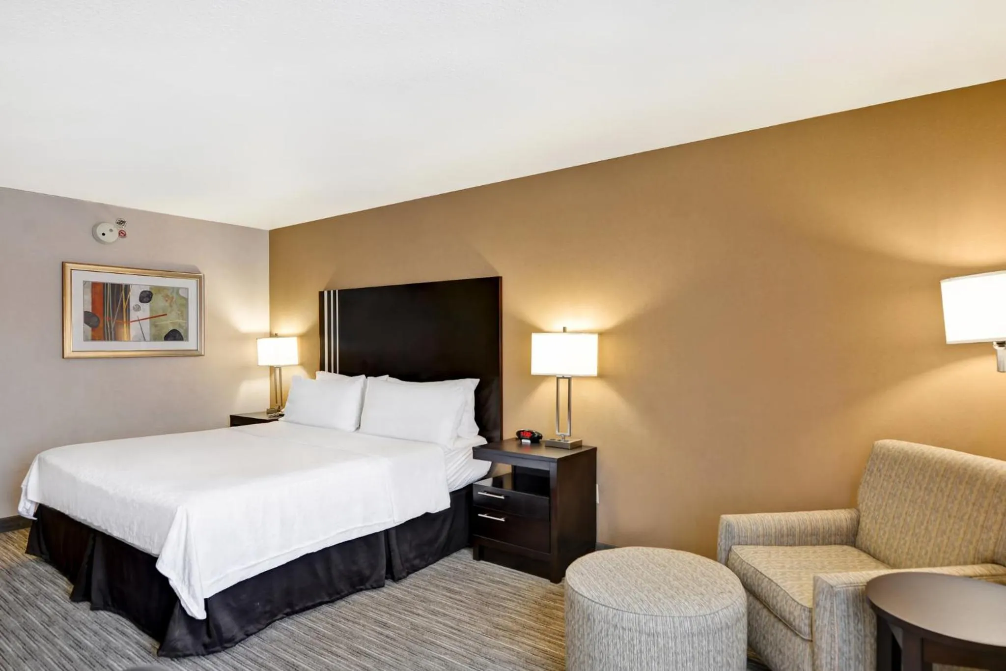 Photo of the whole room, Bed in Holiday Inn Express Hotel & Suites Milwaukee-New Berlin by IHG