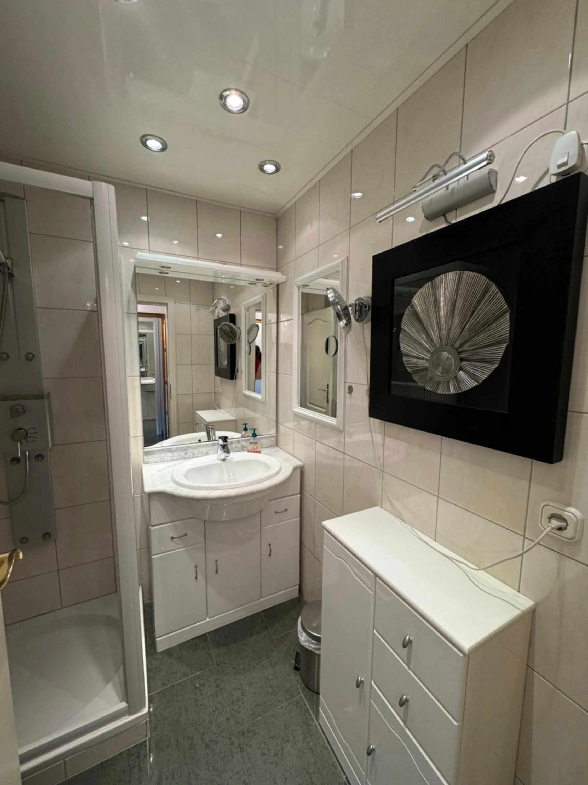 Shower in Schloss Kirchham Appartement - & Wellnessanlage