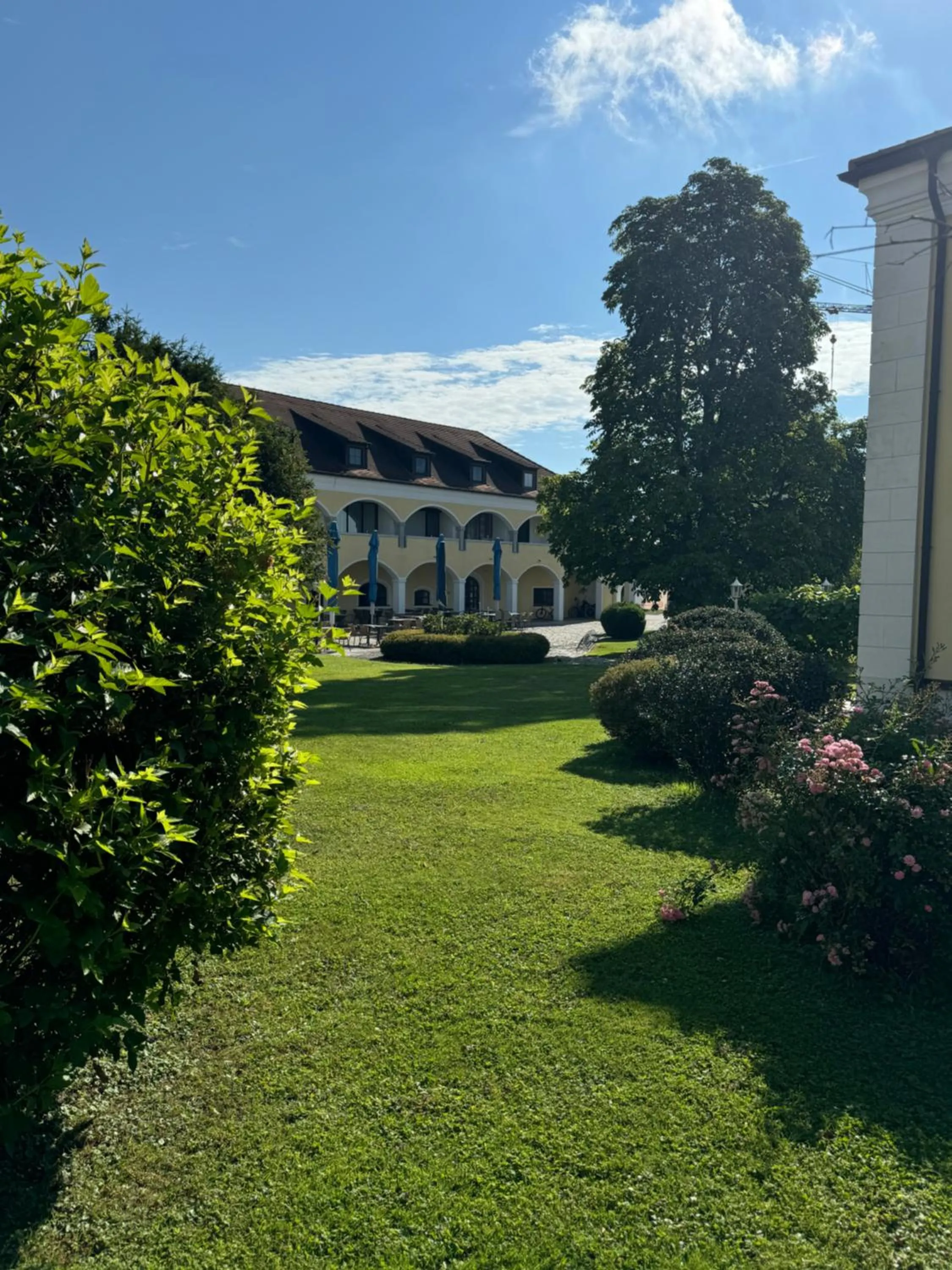 Garden view in Schloss Kirchham Appartement - & Wellnessanlage
