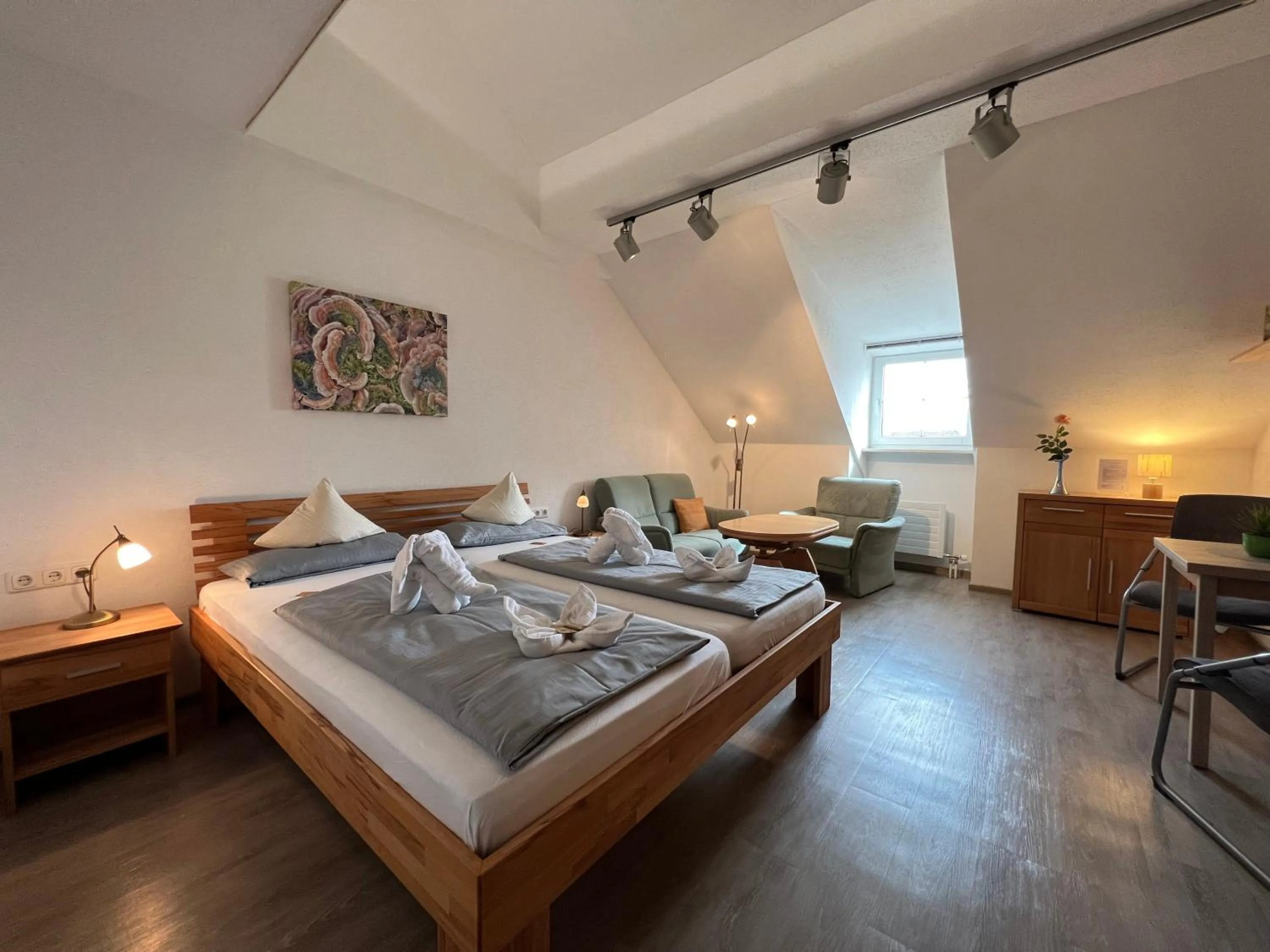 Photo of the whole room, Bed in Schloss Kirchham Appartement - & Wellnessanlage