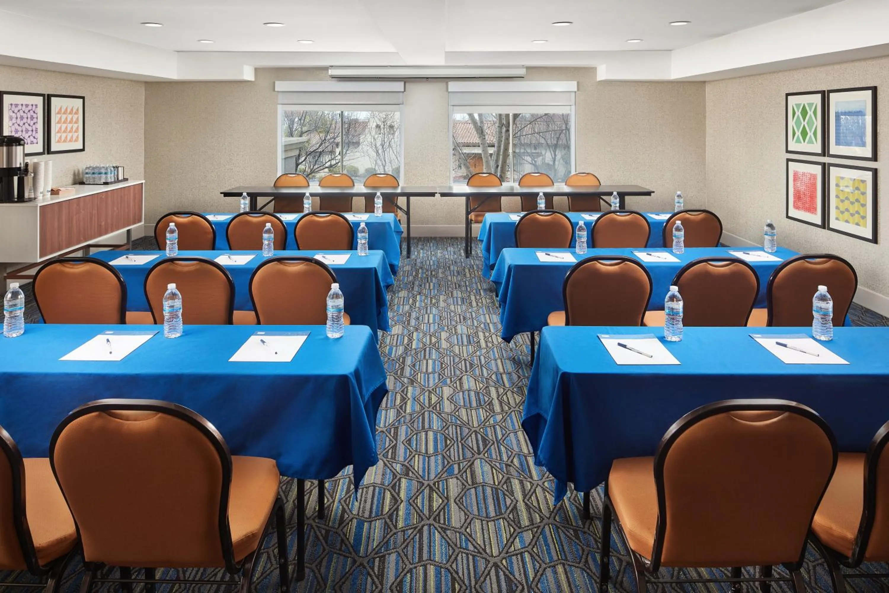 Meeting/conference room in Holiday Inn Express Hotel & Suites Belmont by IHG