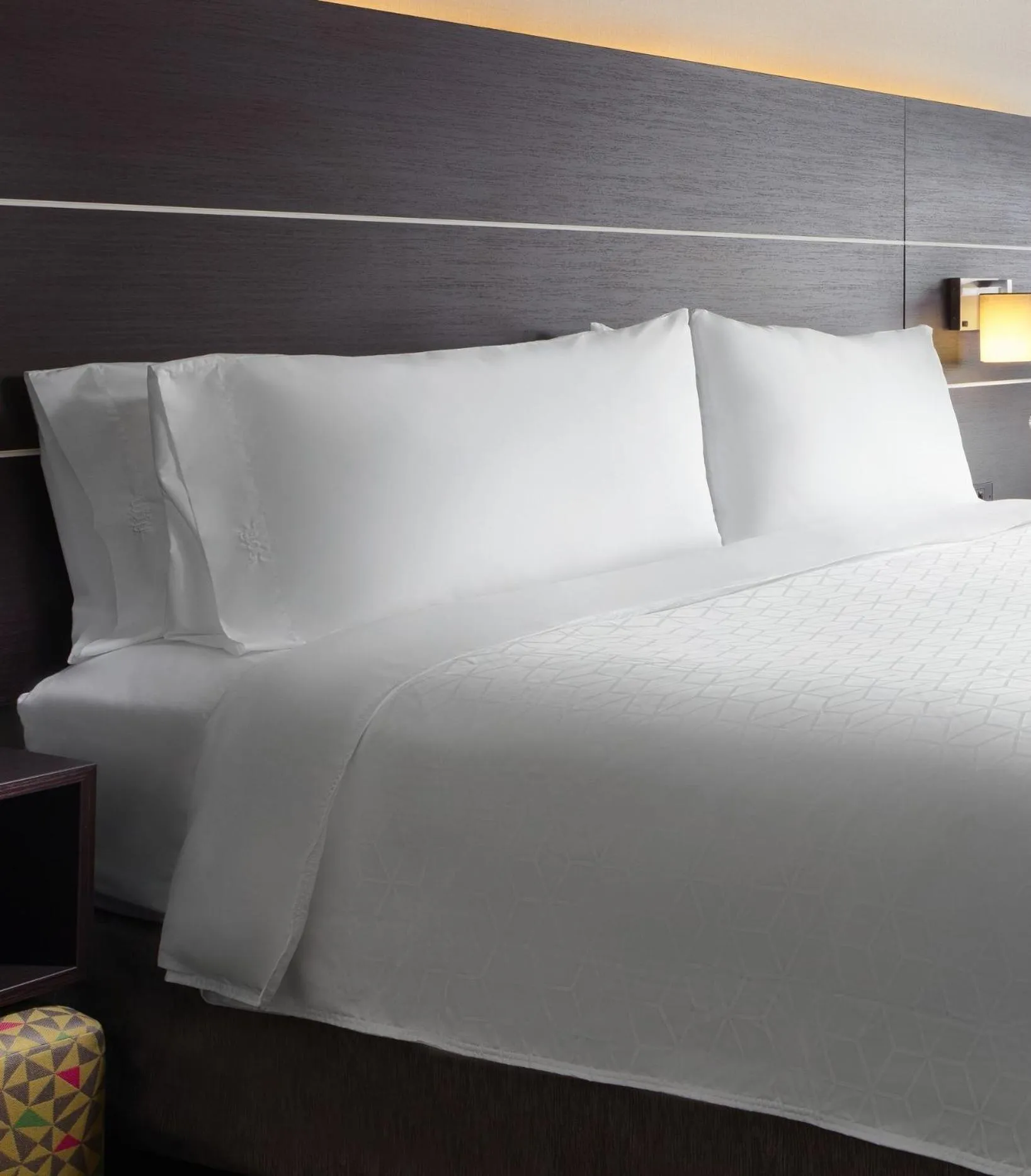Bed in Holiday Inn Express Hotel & Suites Belmont by IHG