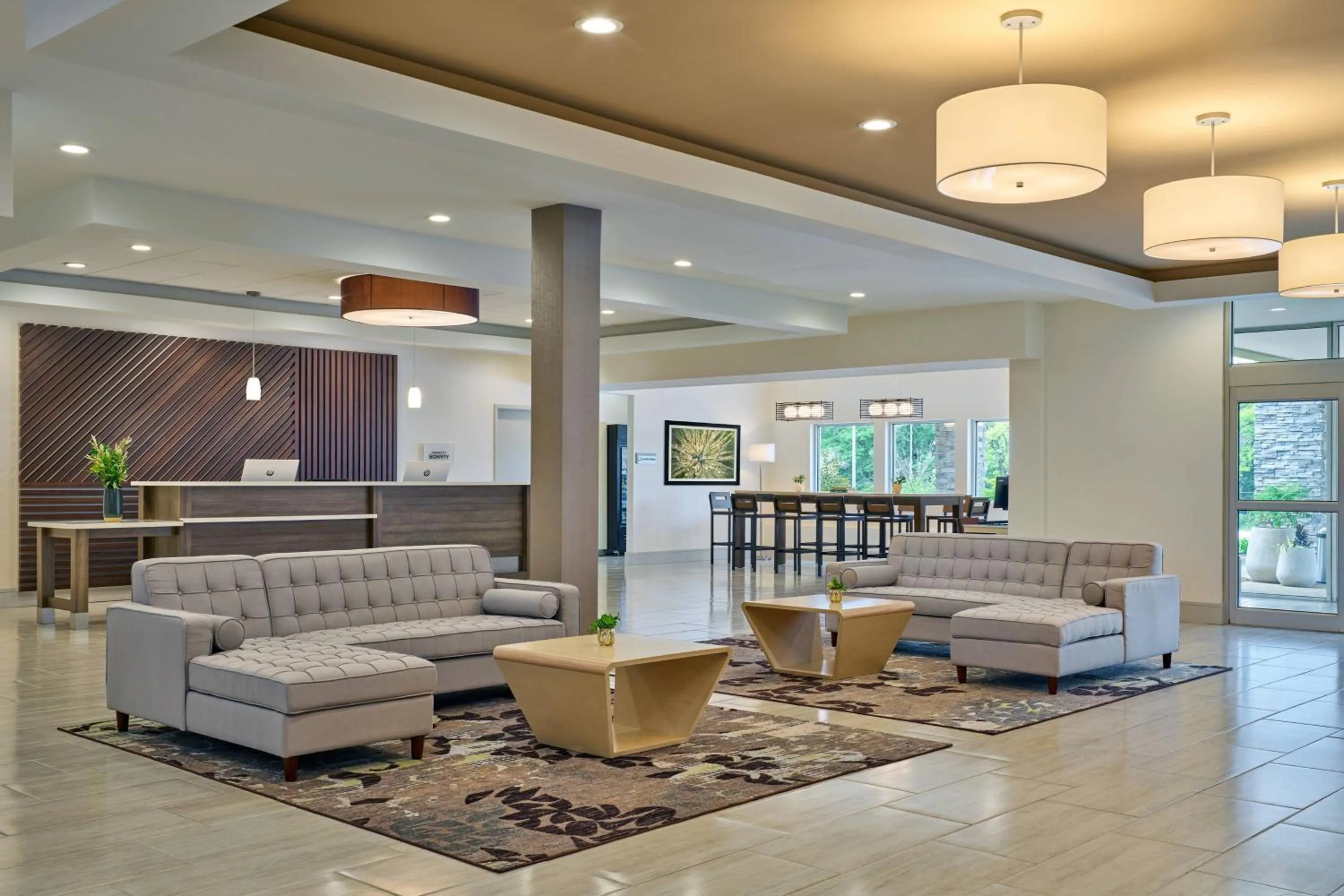 Lobby or reception in Delta Hotels by Marriott Chicago Willowbrook