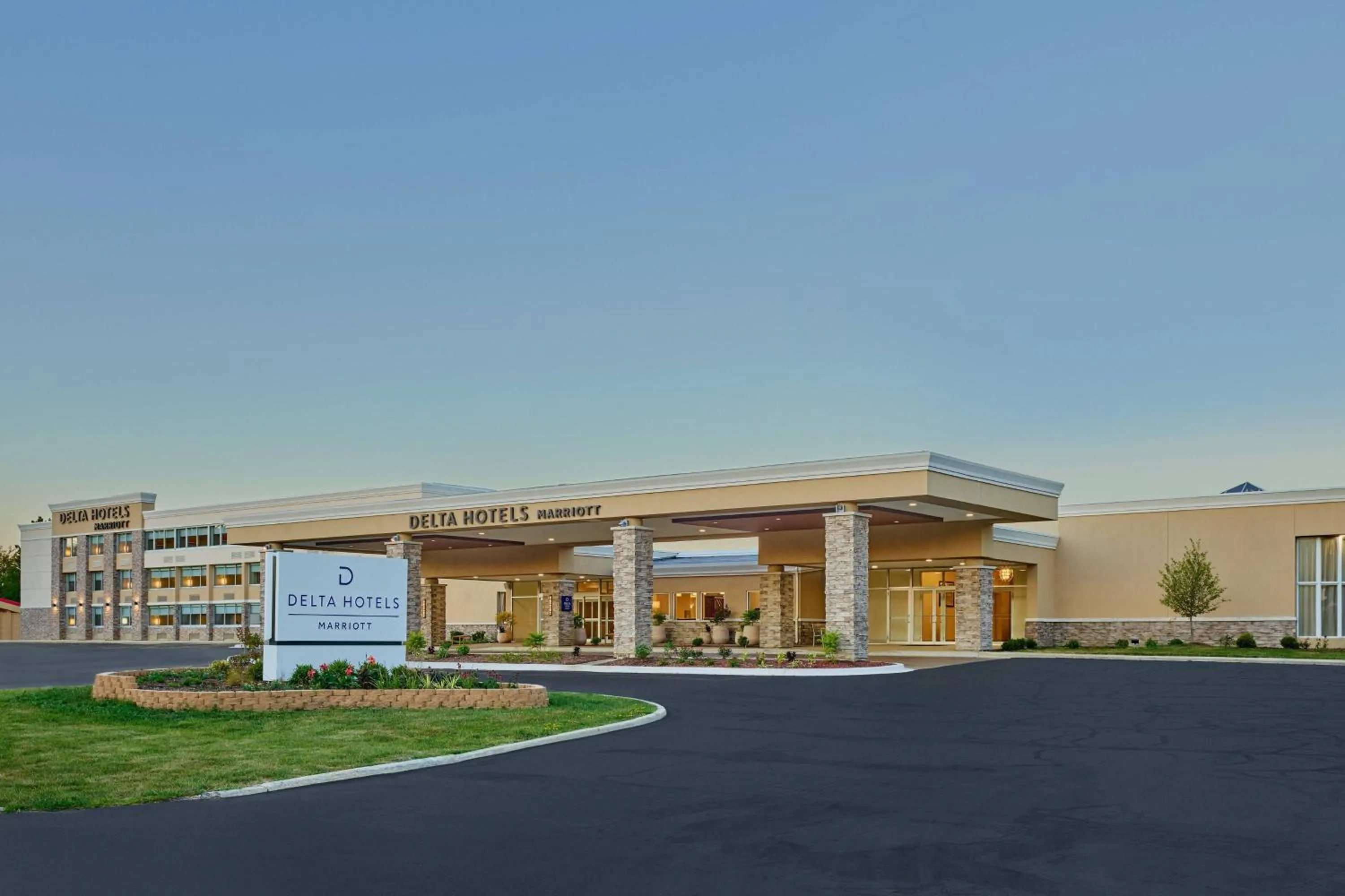 Property building in Delta Hotels by Marriott Chicago Willowbrook