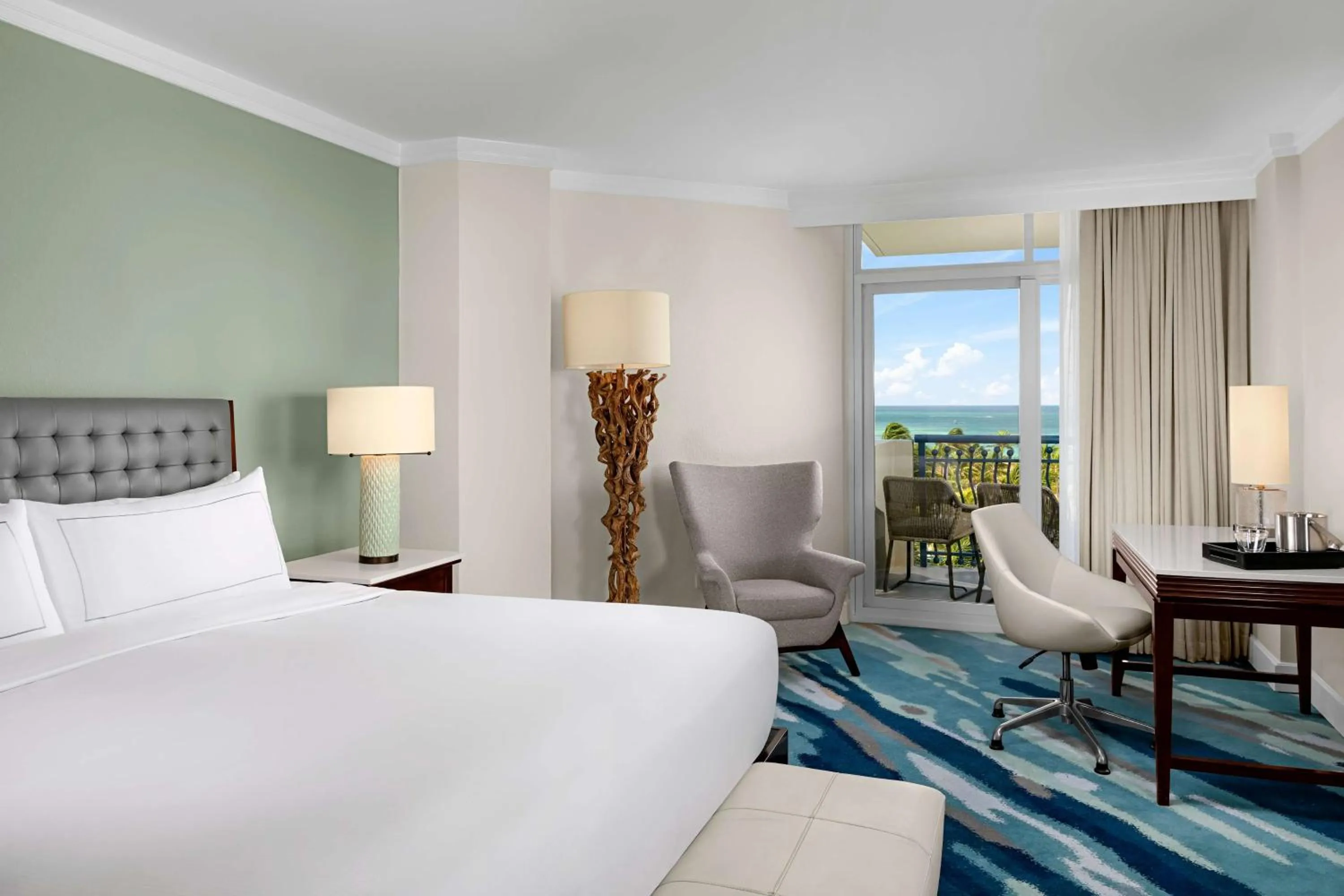 Bedroom, Bed in Hilton Aruba Caribbean Resort & Casino