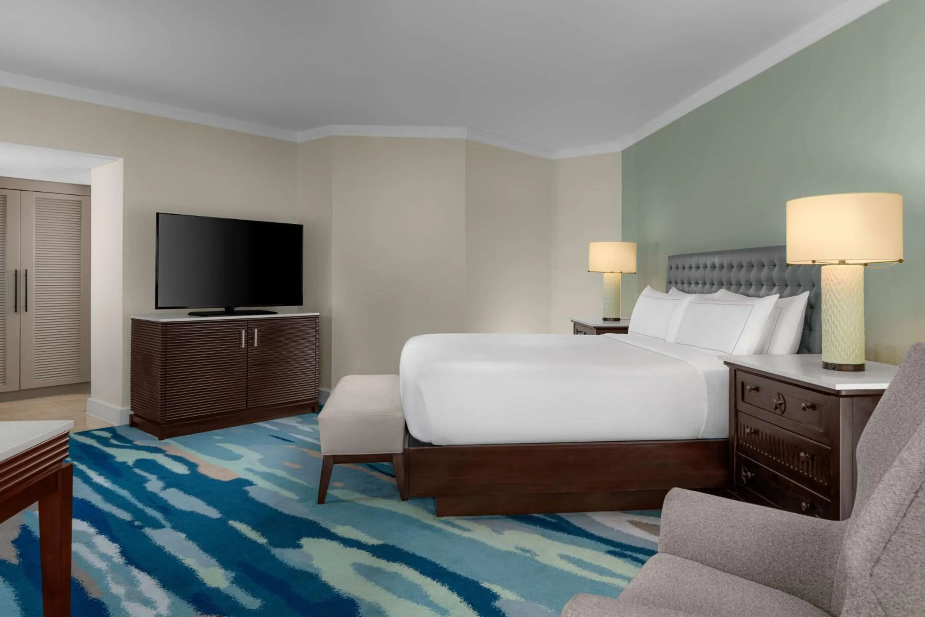 Bed in Hilton Aruba Caribbean Resort & Casino