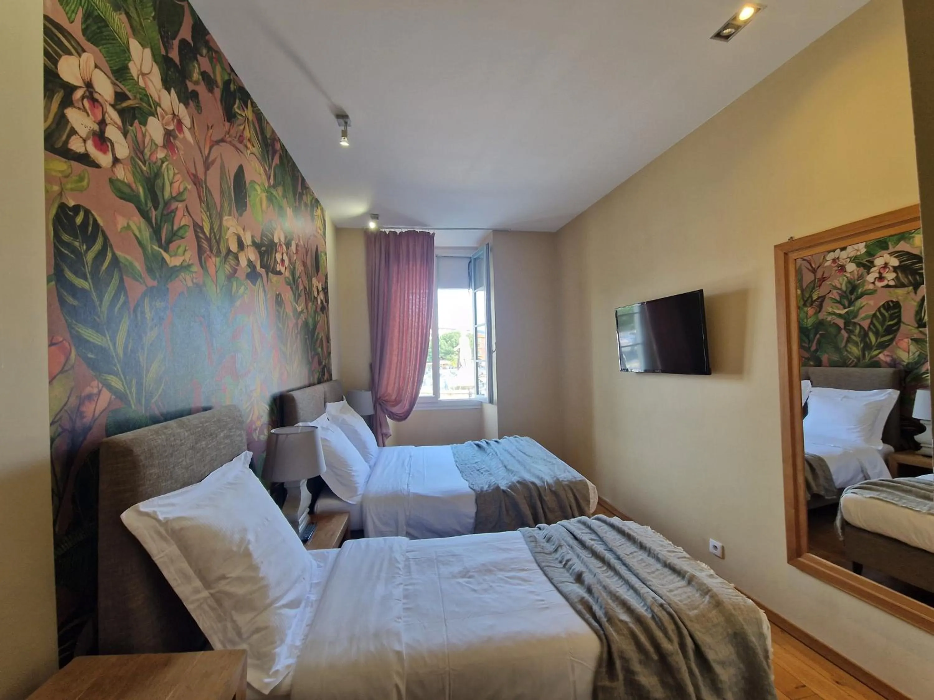 Bed in Hotel De La Mer