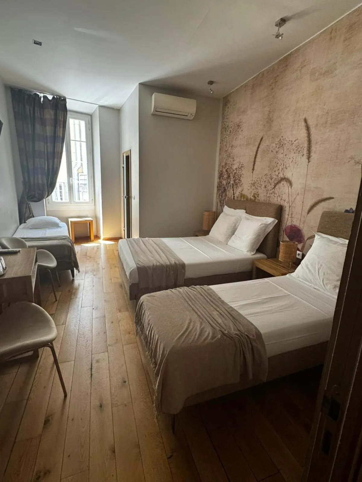 Bedroom, Bed in Hotel De La Mer