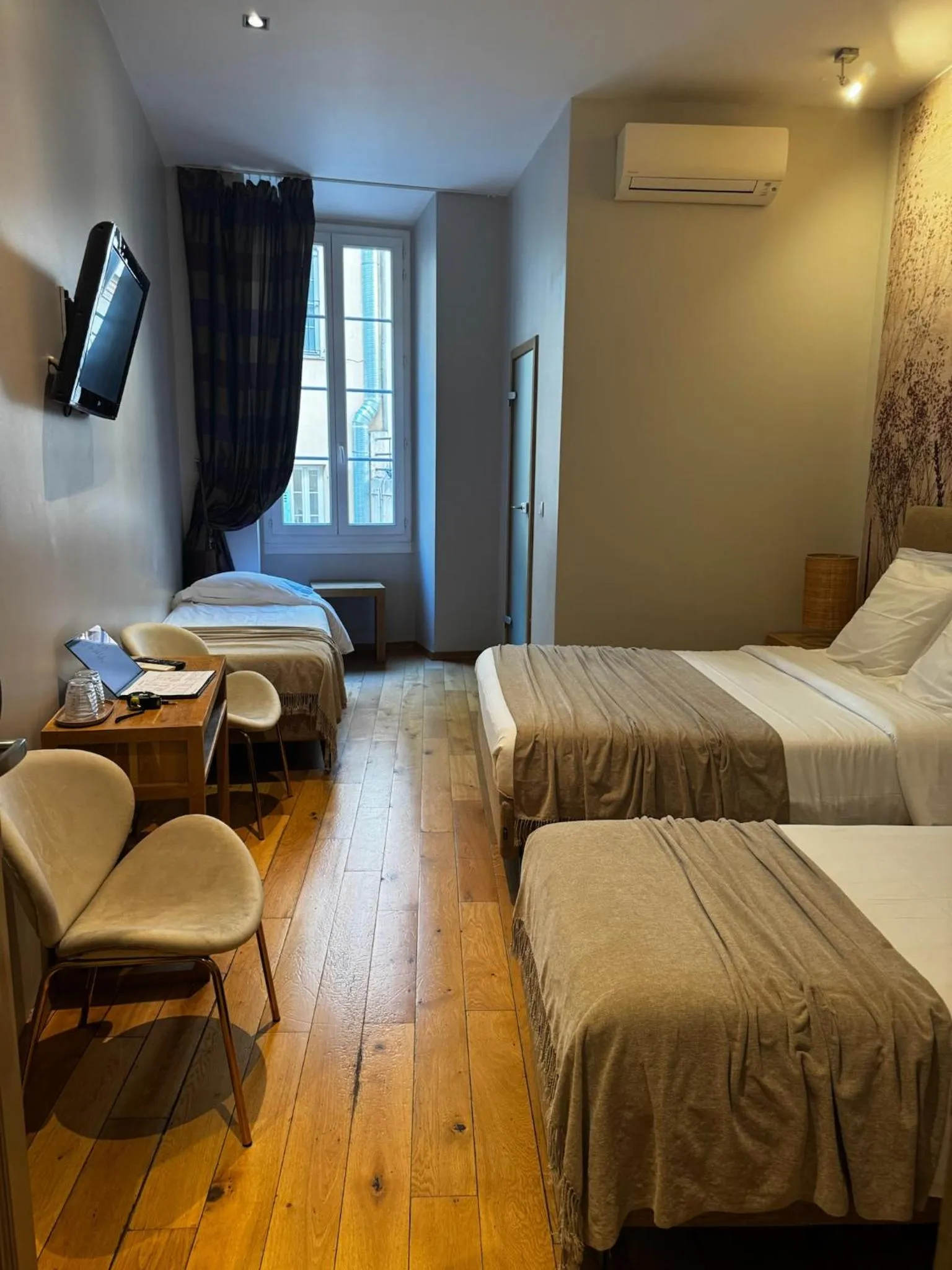 Bedroom, Bed in Hotel De La Mer