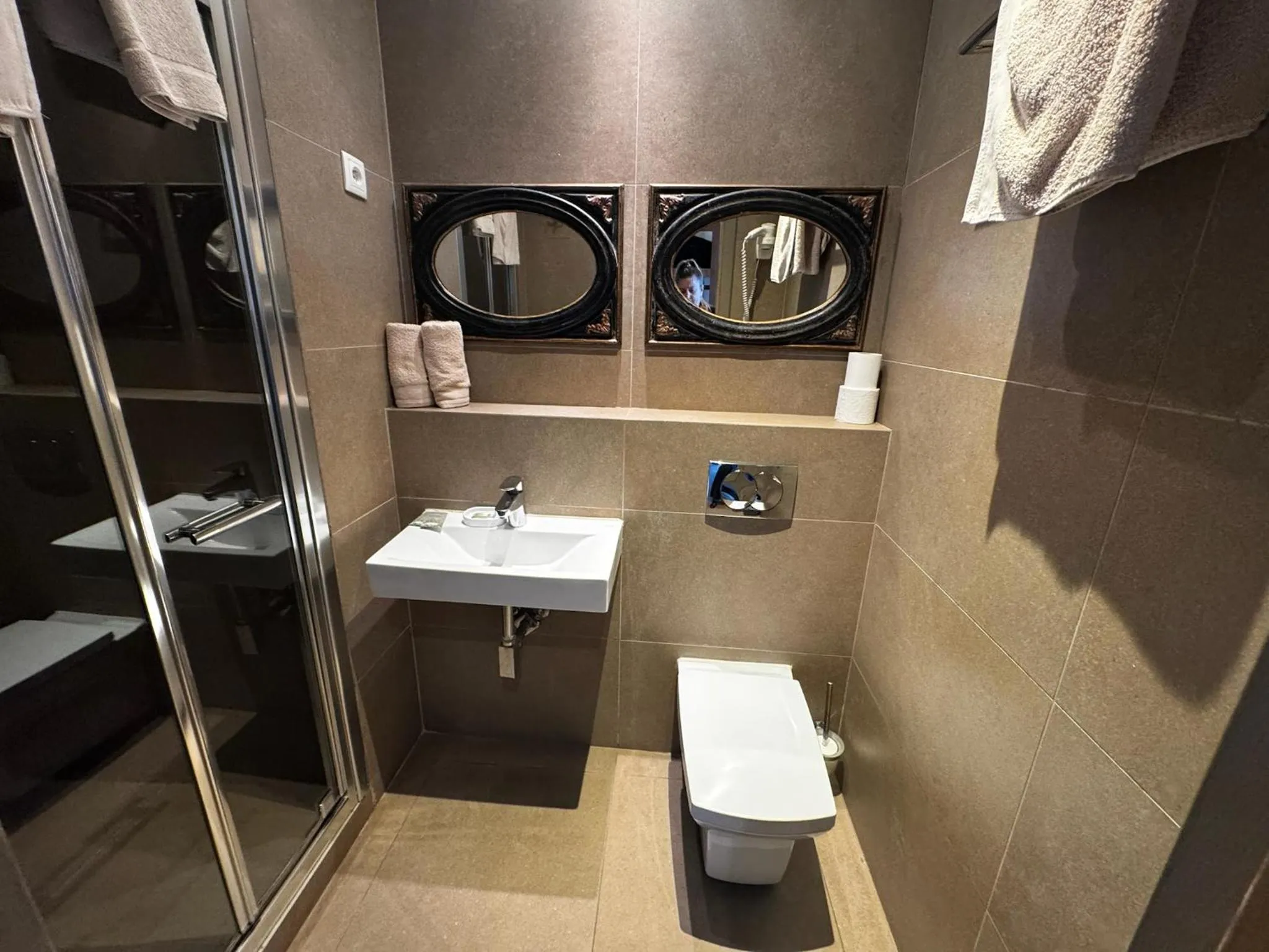 Bathroom in Hotel De La Mer