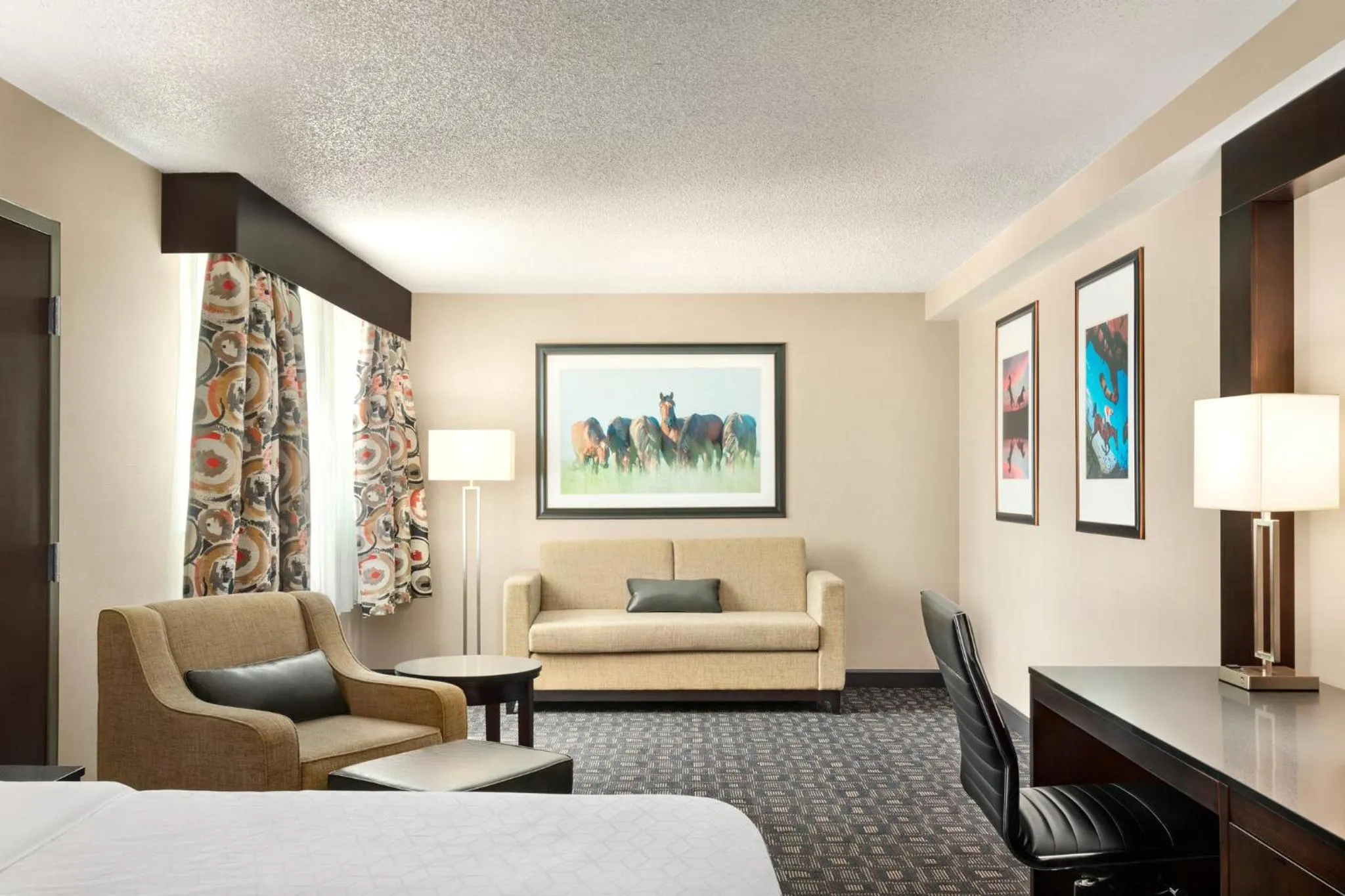 Photo of the whole room, Bed in Holiday Inn Louisville East - Hurstbourne by IHG