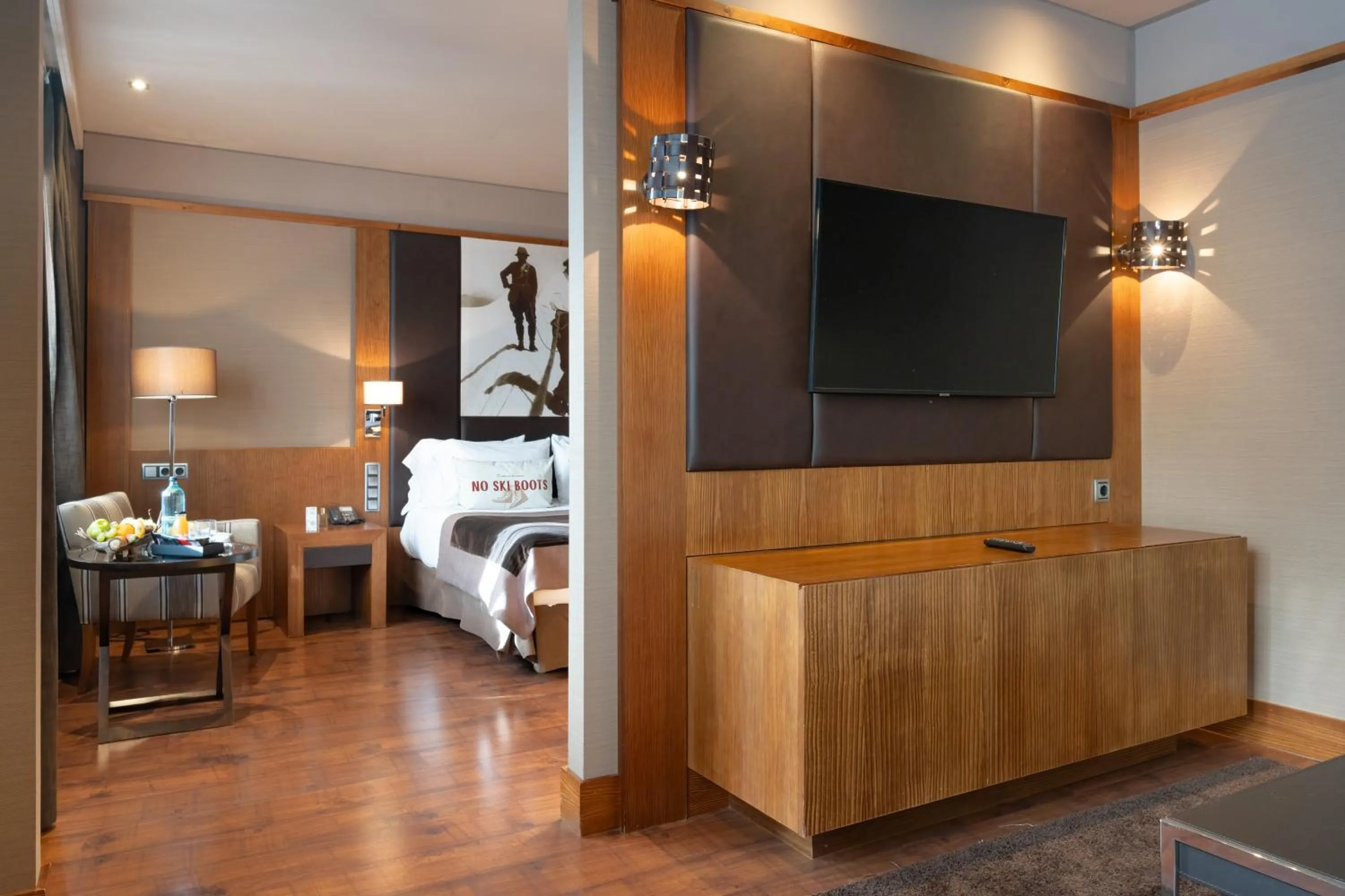 Bed in Hotel Val de Neu G.L.