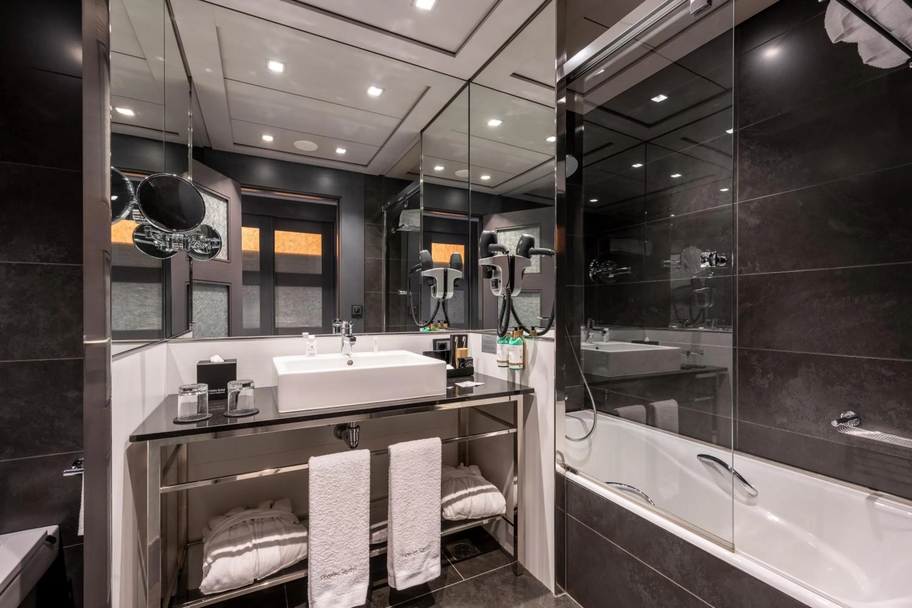 Bathroom in Hotel Val de Neu G.L.