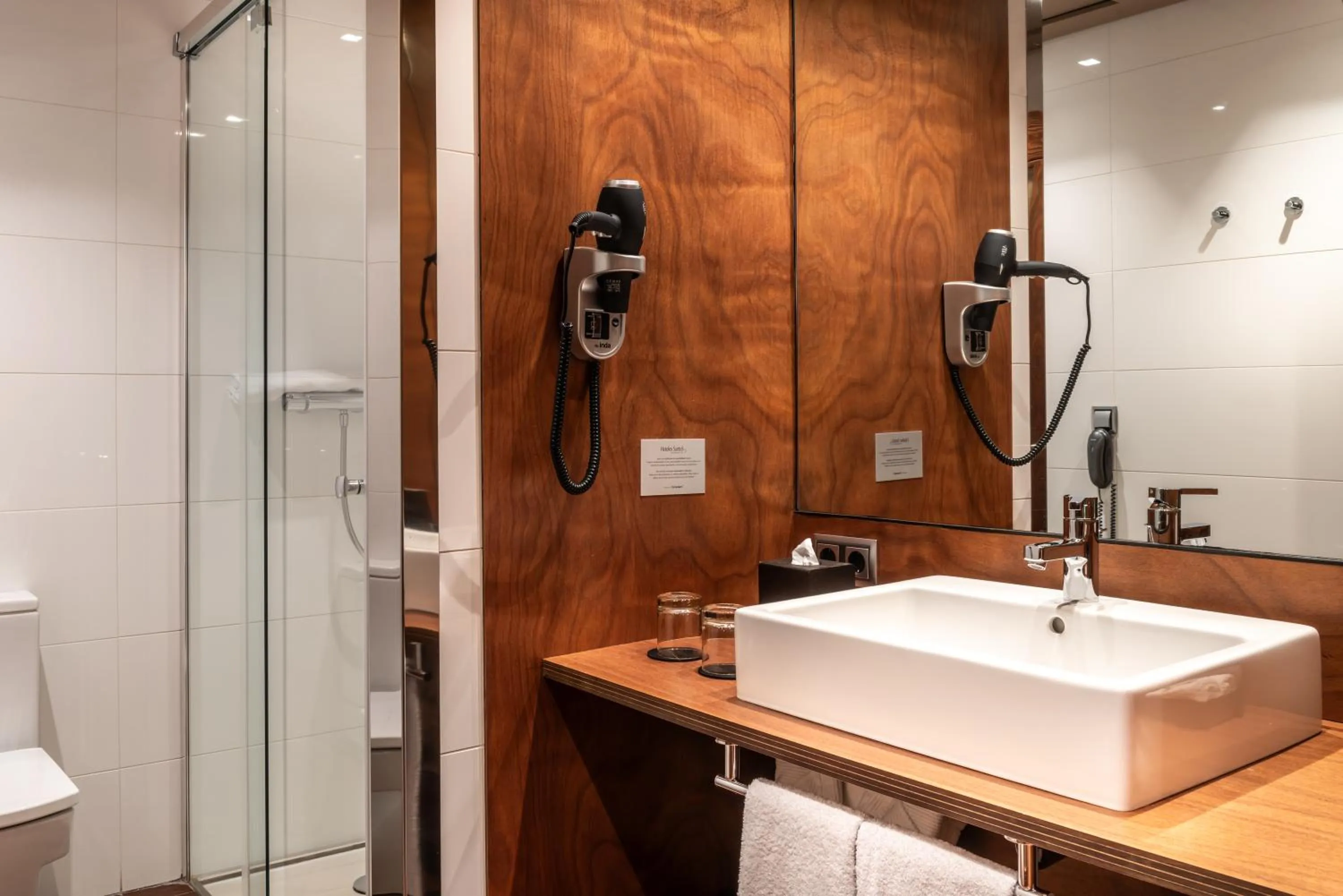 Bathroom in Hotel Val de Neu G.L.