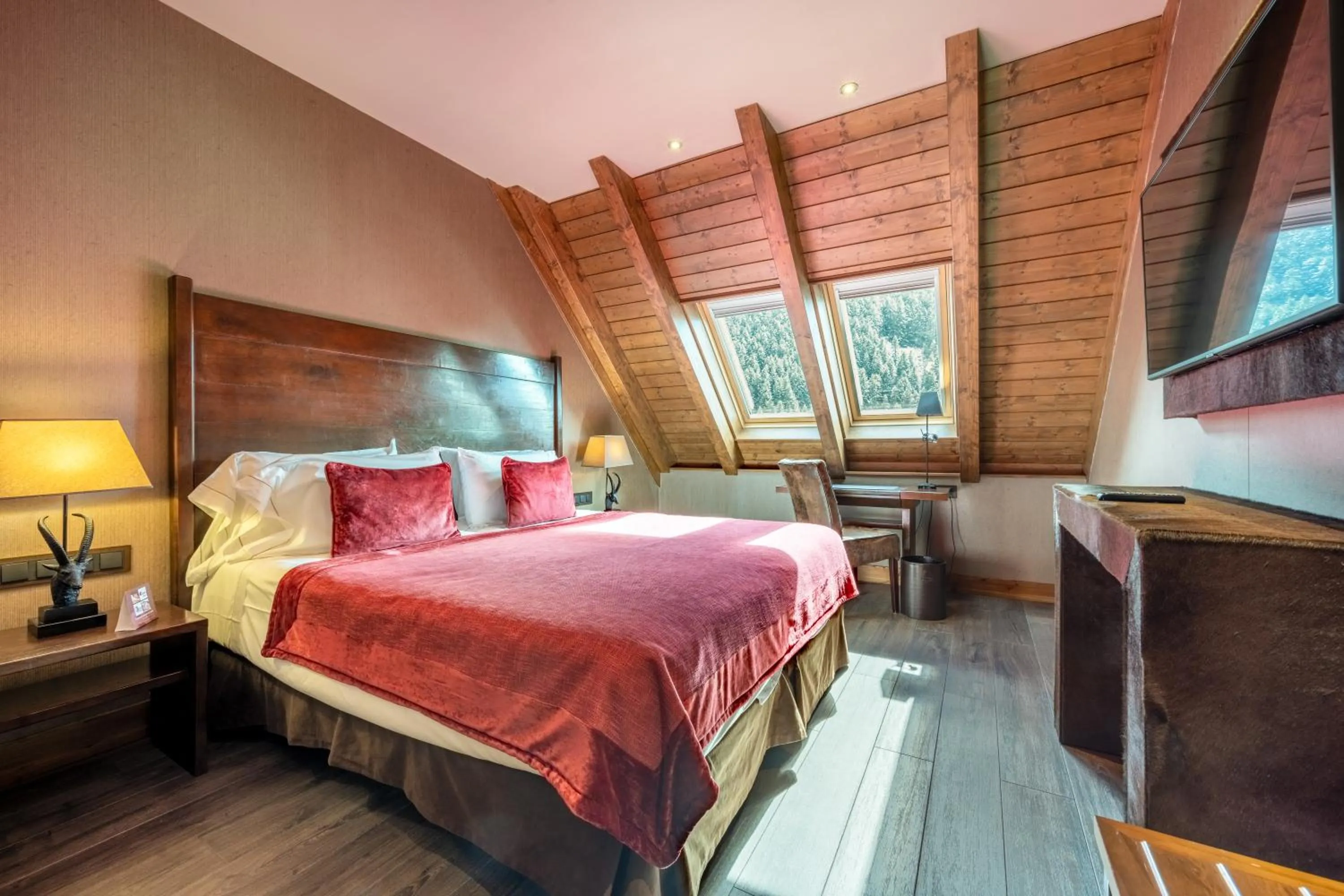 Bed in Hotel Val de Neu G.L.