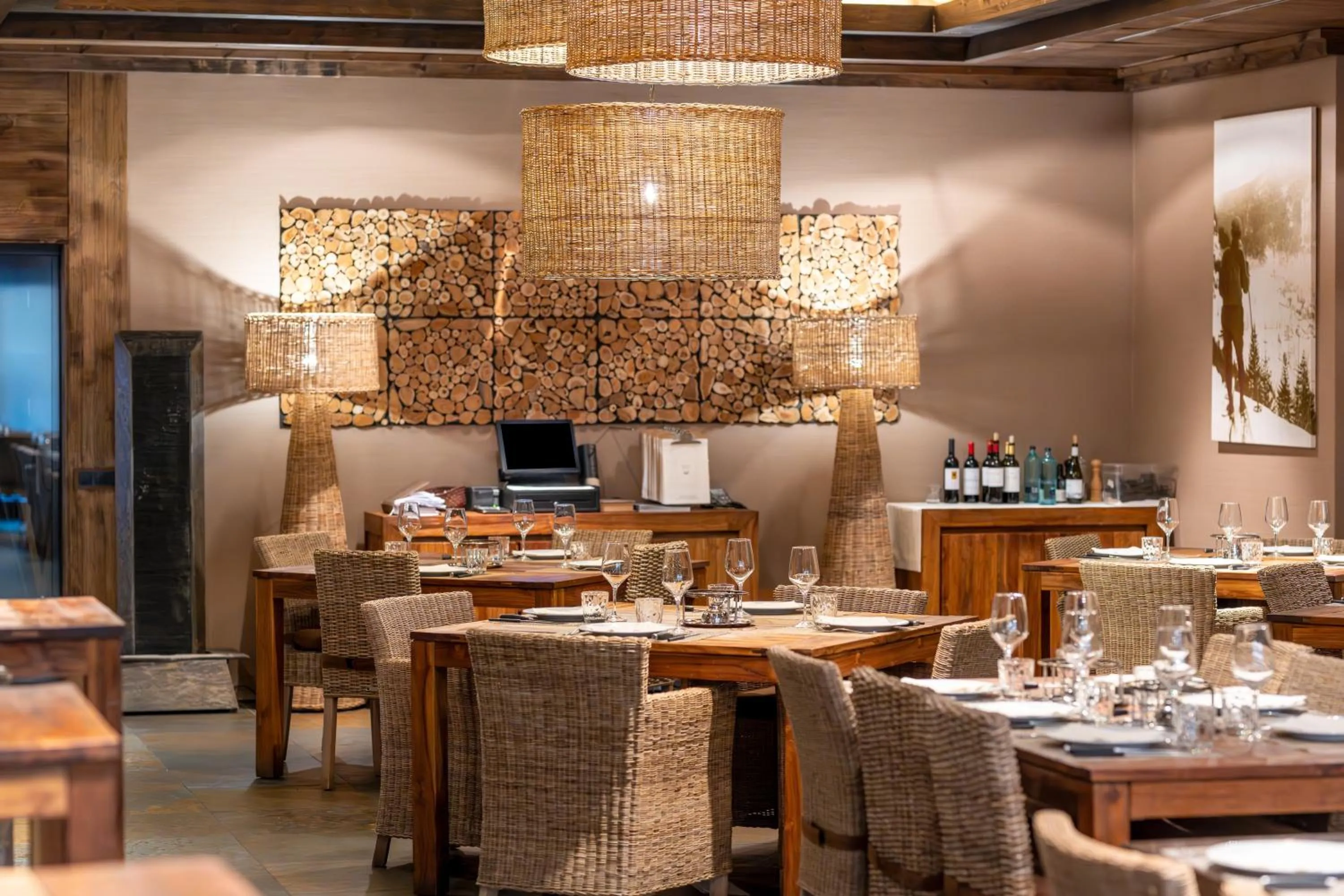 Restaurant/places to eat in Hotel Val de Neu G.L.