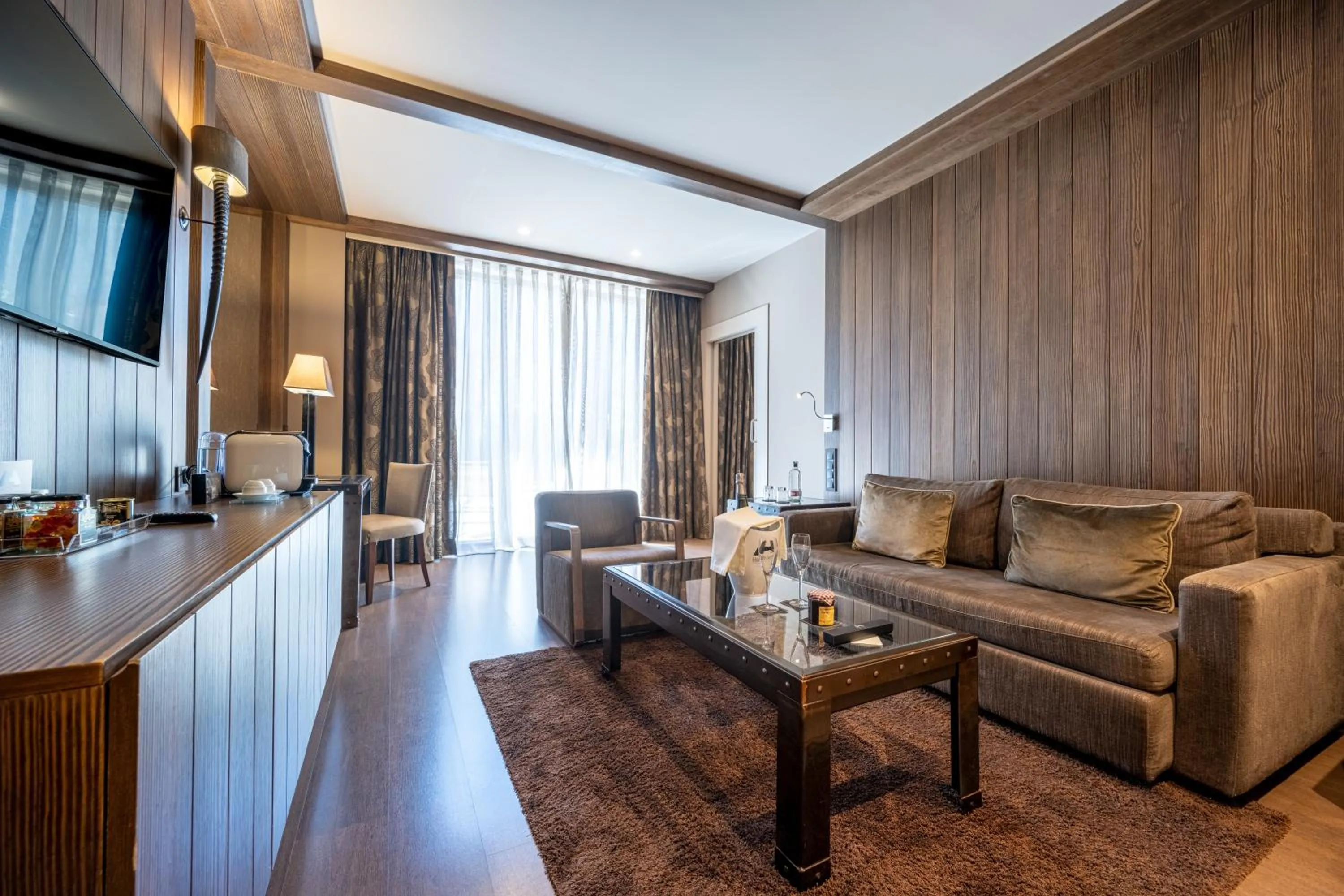 TV and multimedia in Hotel Val de Neu G.L.