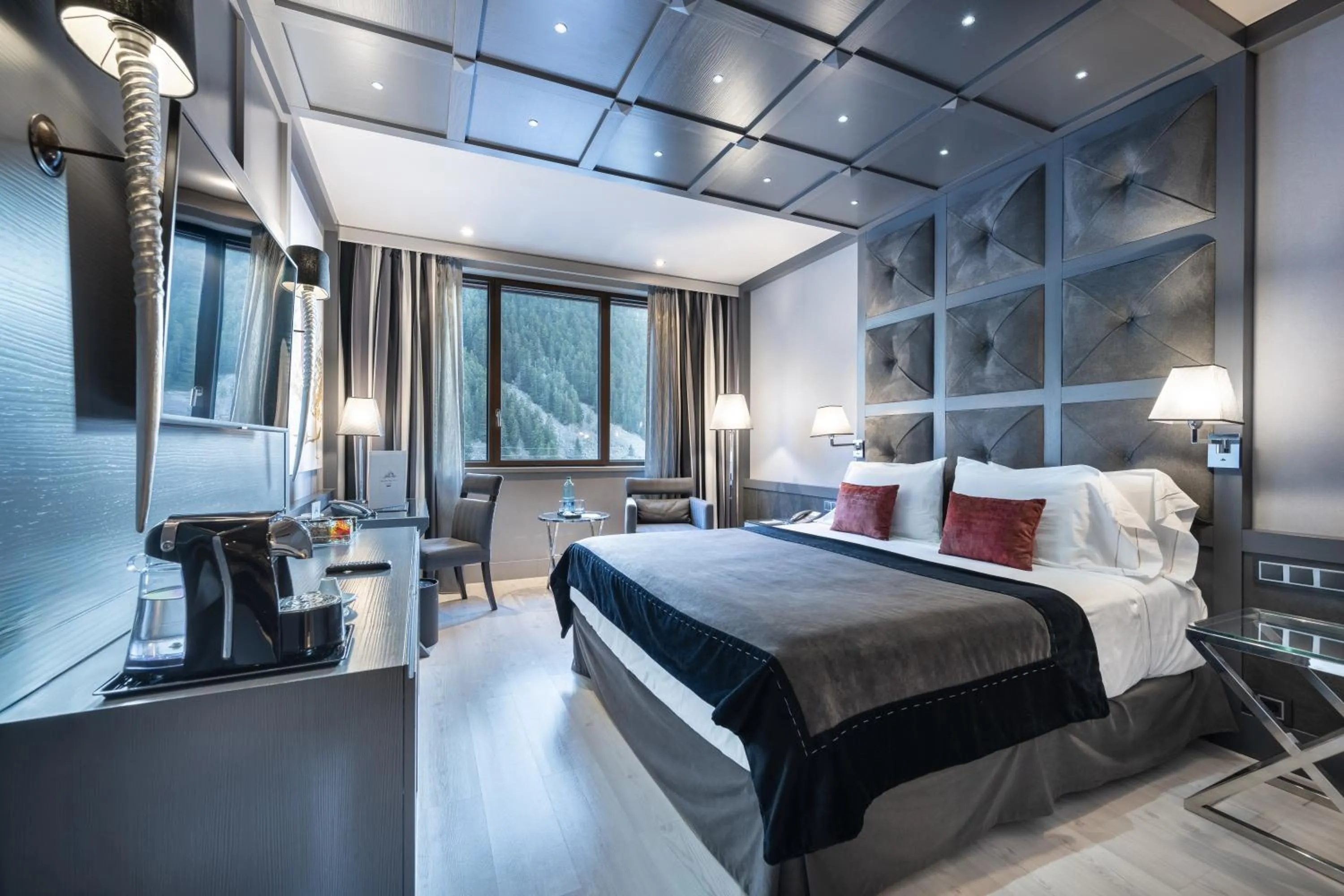 Bed in Hotel Val de Neu G.L.