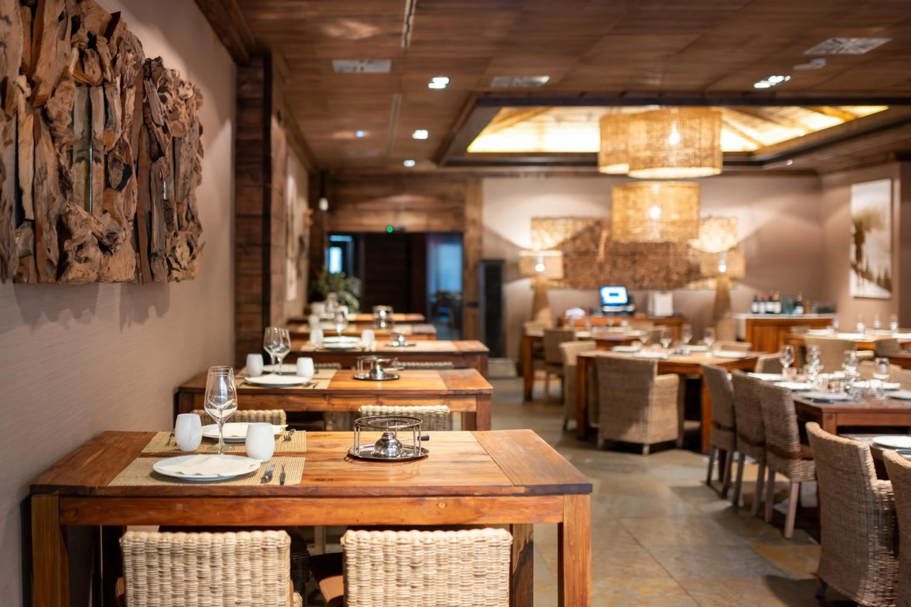 Restaurant/places to eat in Hotel Val de Neu G.L.