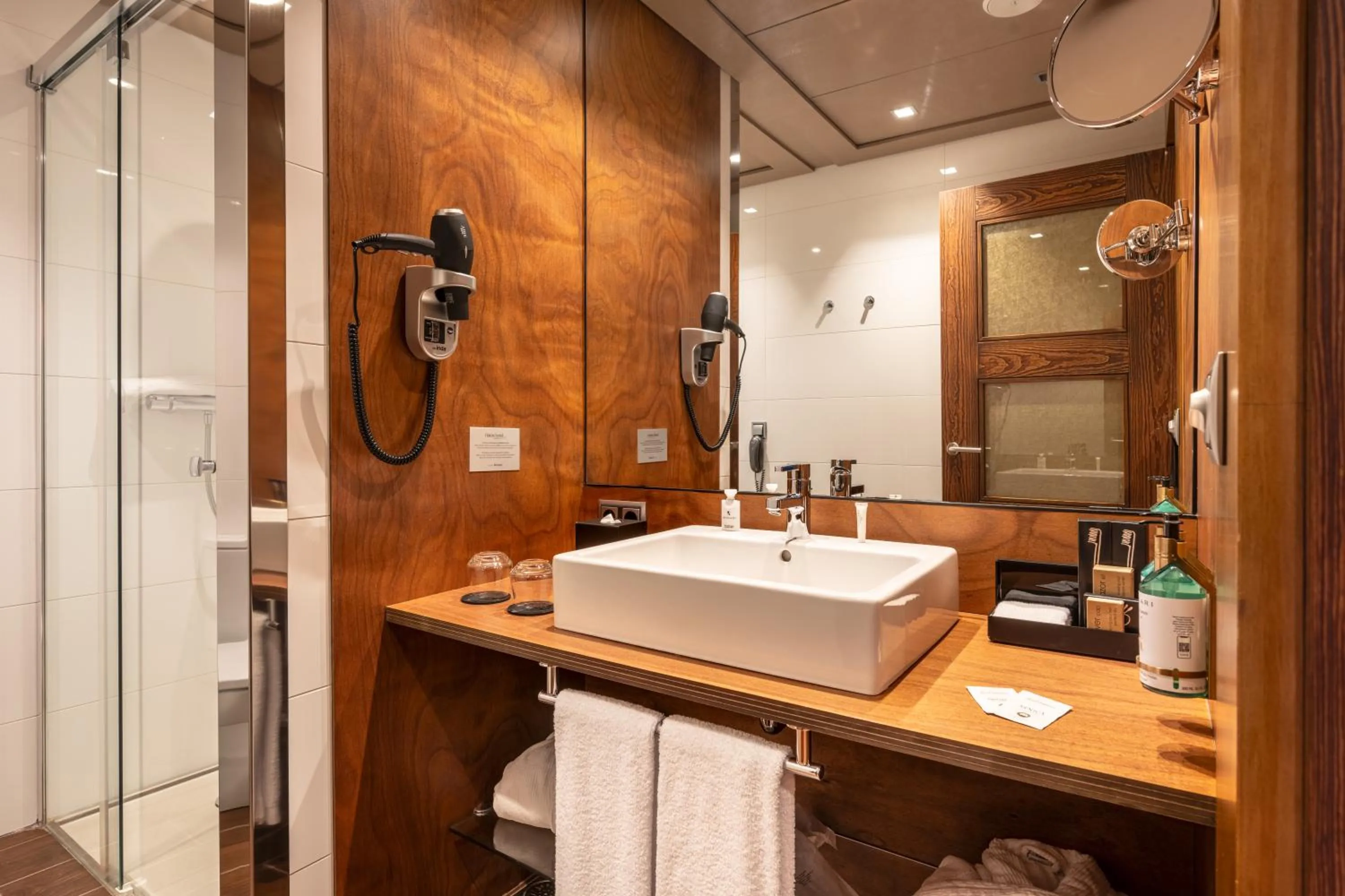 Shower in Hotel Val de Neu G.L.